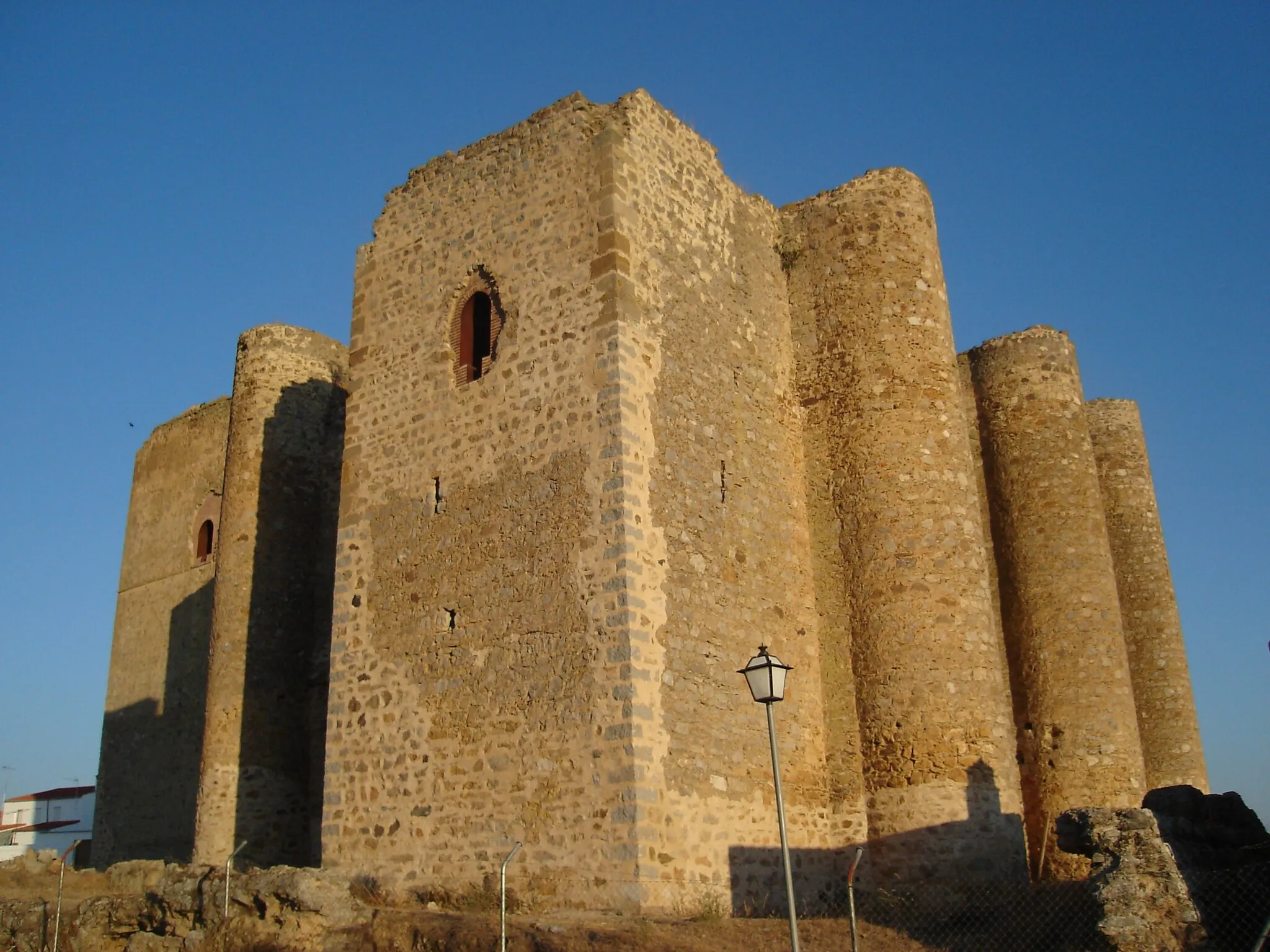 Photo showing: Foto del castillo de Villagarcía de la Torre (Badajoz)