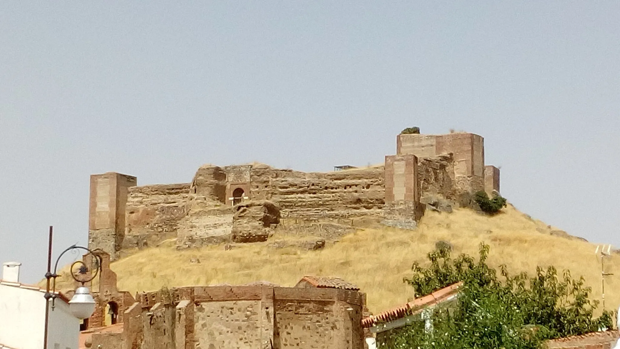 Photo showing: Almohade castle (s. IX) at Montemolin, placed in Badajoz south, Extremadura (Spain)