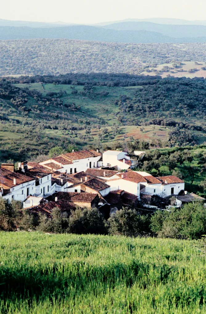Photo showing: The village and its surroundings. Valle de Matamoros, Badajoz, Extremadura, Spain