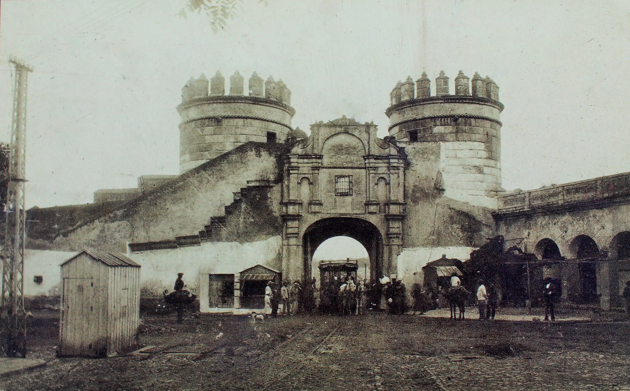 Photo showing: Badajoz, Puerta de Palmas. Imagen de 1903.