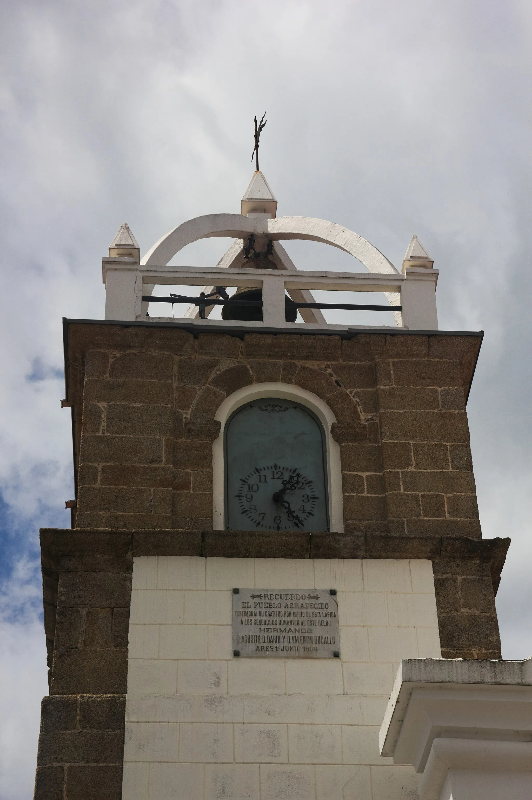 Photo showing: Torre de reloj en la iglesia de San José de Ares, en Galicia, España.