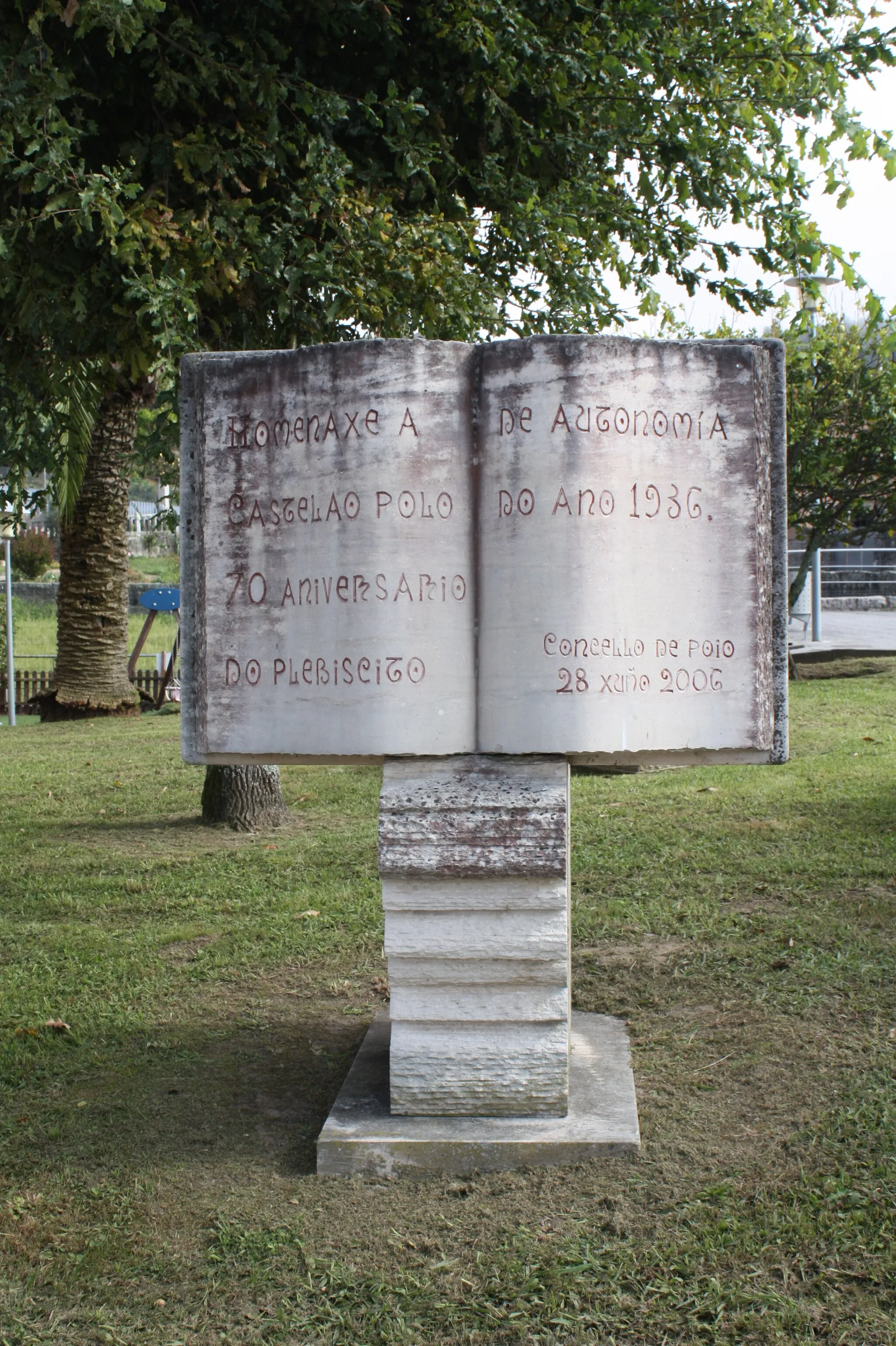 Photo showing: Escultura en homenaxe ó Estatuto de Autonomía de Galicia de 1936, no parque do Camiño Real do Casal (en San Xoán de Poio, Pontevedra)