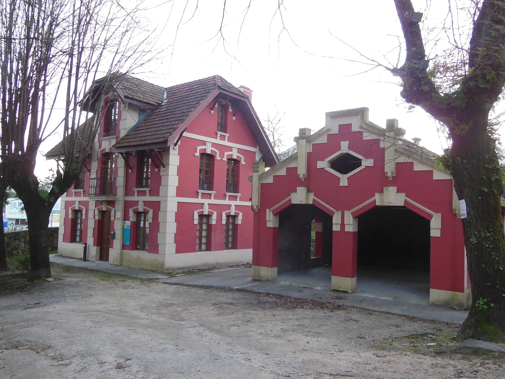 Photo showing: Casa dos gardas e cocheira do pazo dos Besada en Andurique (San Salvador de Poio, Poio)