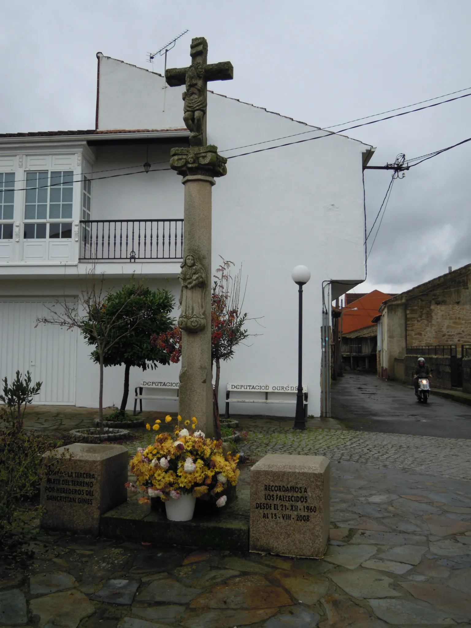 Photo showing: Cruceiro en Tamaguelos (Verín), á beira da Ruta da Prata.