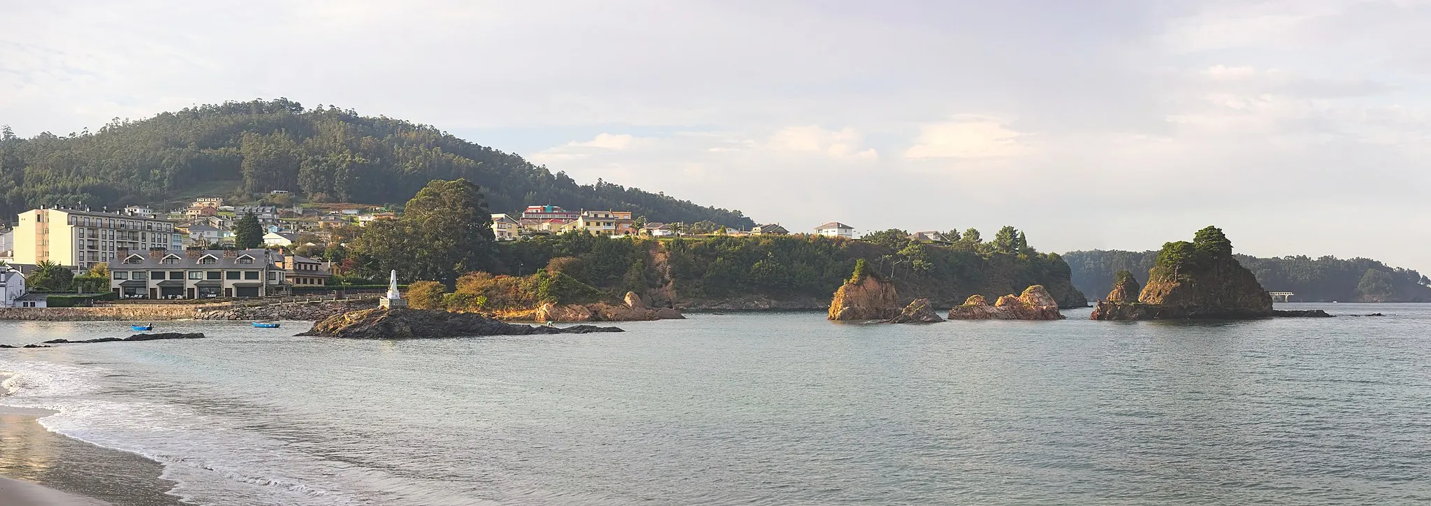 Photo showing: Rock formation "Os Castelos" in Viveiro, Galicia, Spain.