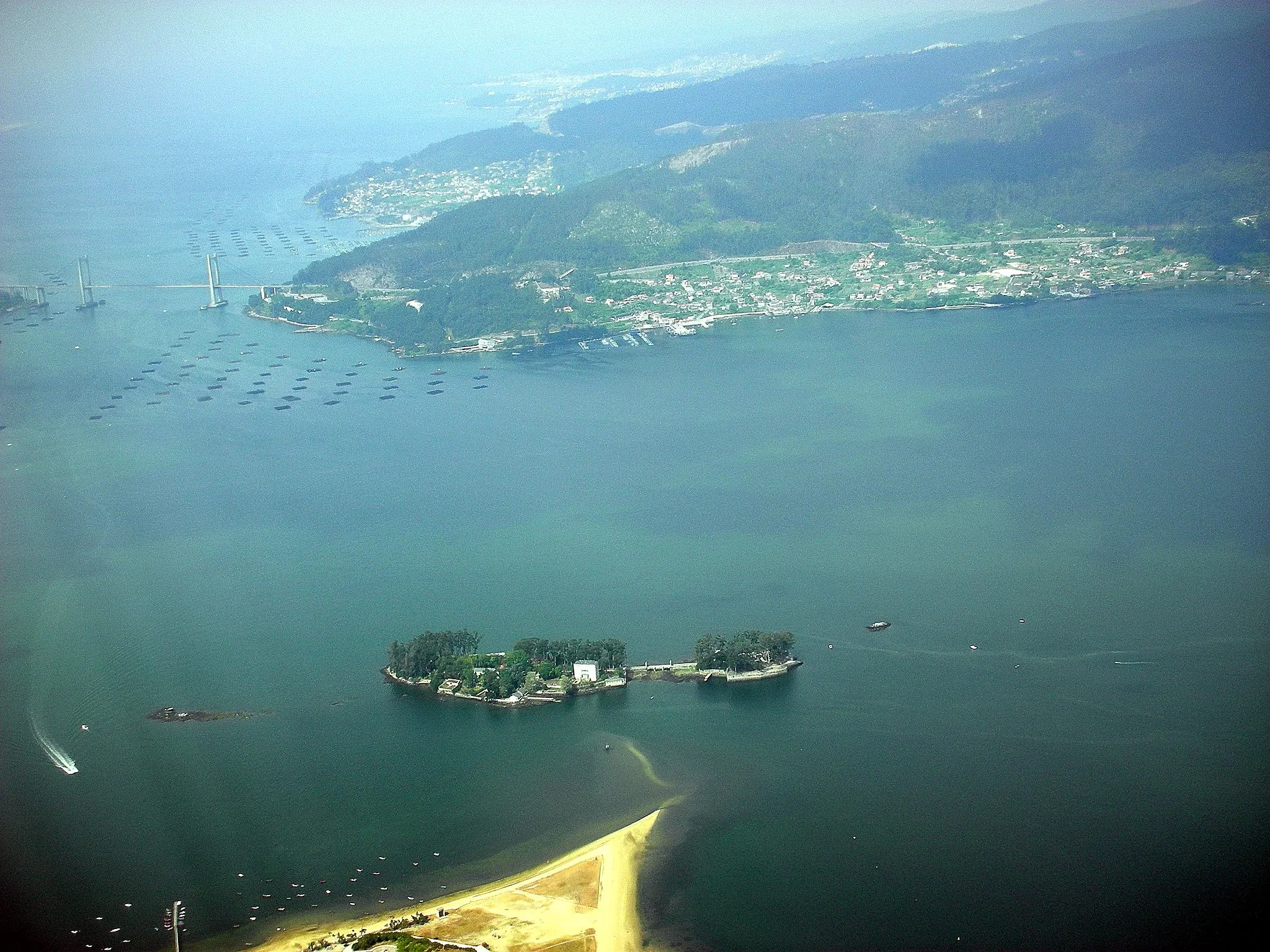 Photo showing: Illa de San Simón, na Ría de Vigo-Galicia 'Vista aérea da ría de Vigo'