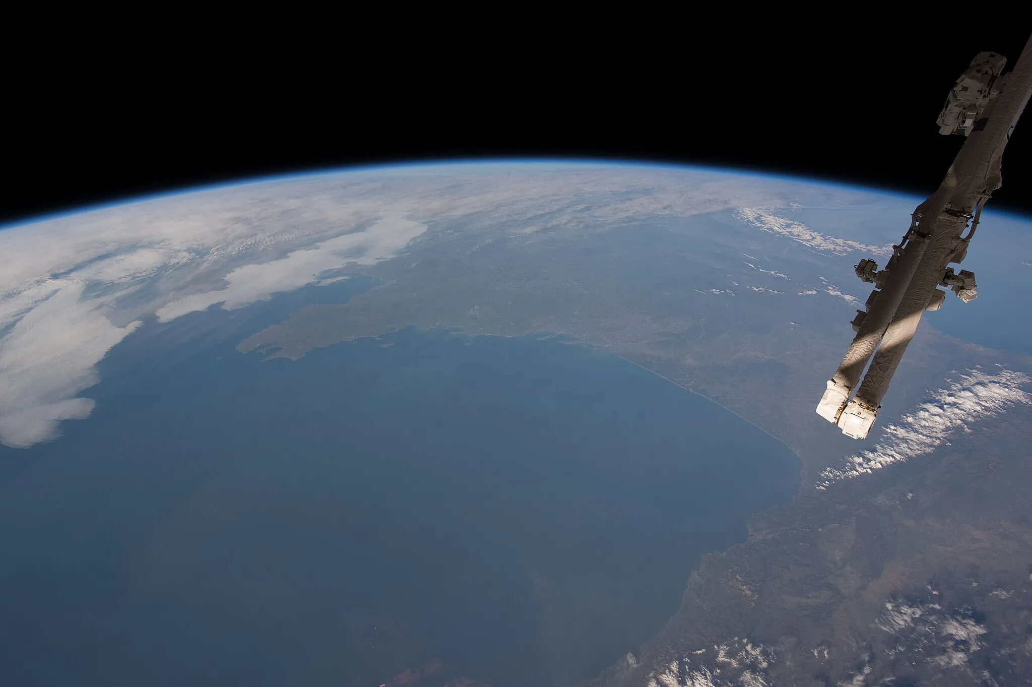 Photo showing: View of Earth taken during ISS Expedition 43.