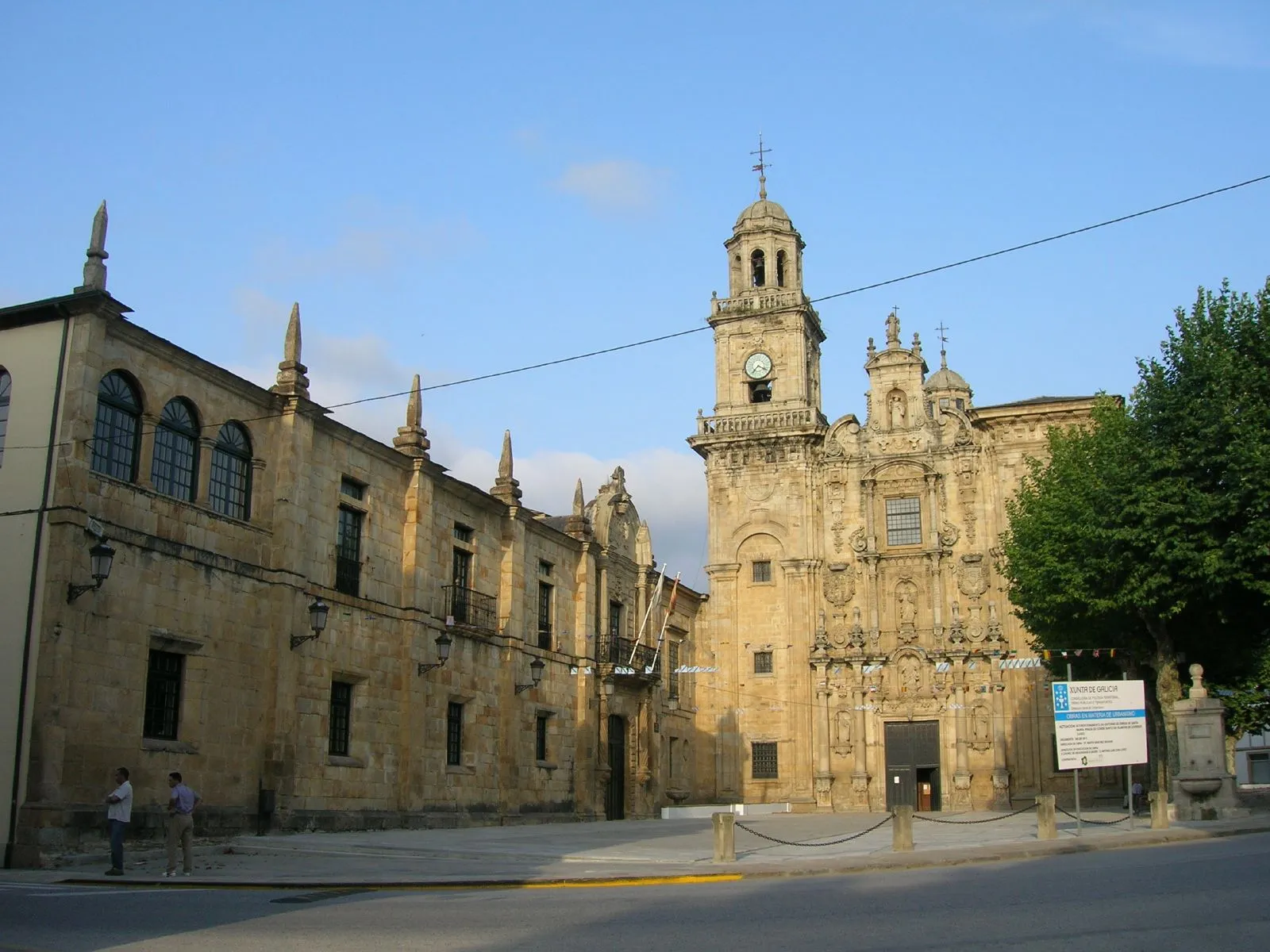 Photo showing: Monasterio de San Salvador de Lourenzá. El conjunto del edificio consta de una abadía y de la iglesia, además de diversas capillas, un convento, dos claustros y un patio. Destaca la fachada barroca del templo, reformada en 1732 por el maestro arquitecto de la catedral de Santiago de Compostela, Casas y Novoa.