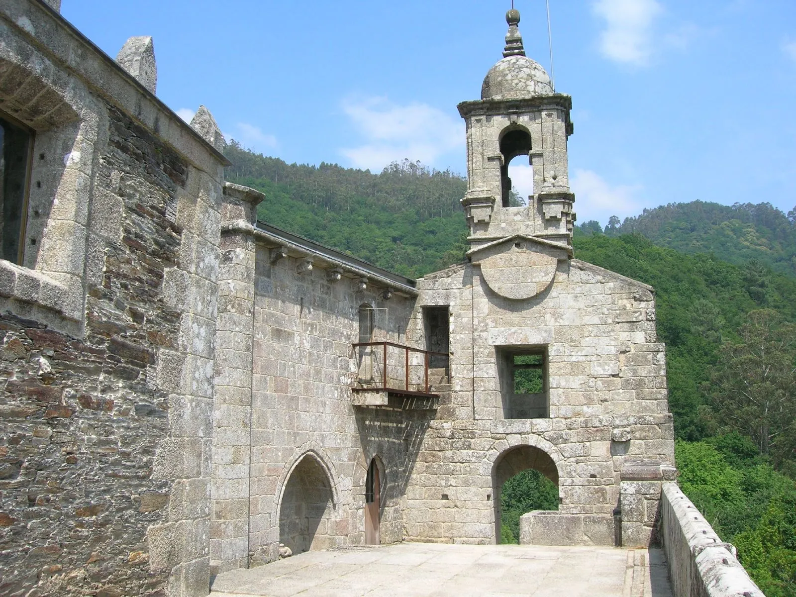 Photo showing: Mosteiro de San Xoán de Caaveiro (Parroquia:Capela (Santiago), concello da Capela, Comarca do Eume, Galicia - Spain
