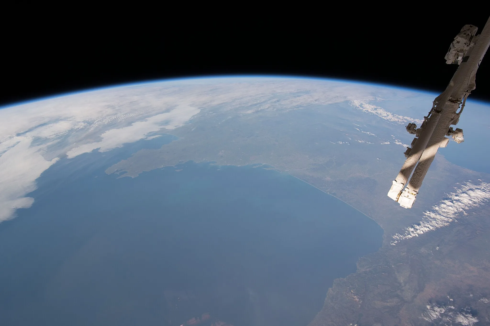 Photo showing: View of Earth taken during ISS Expedition 43.