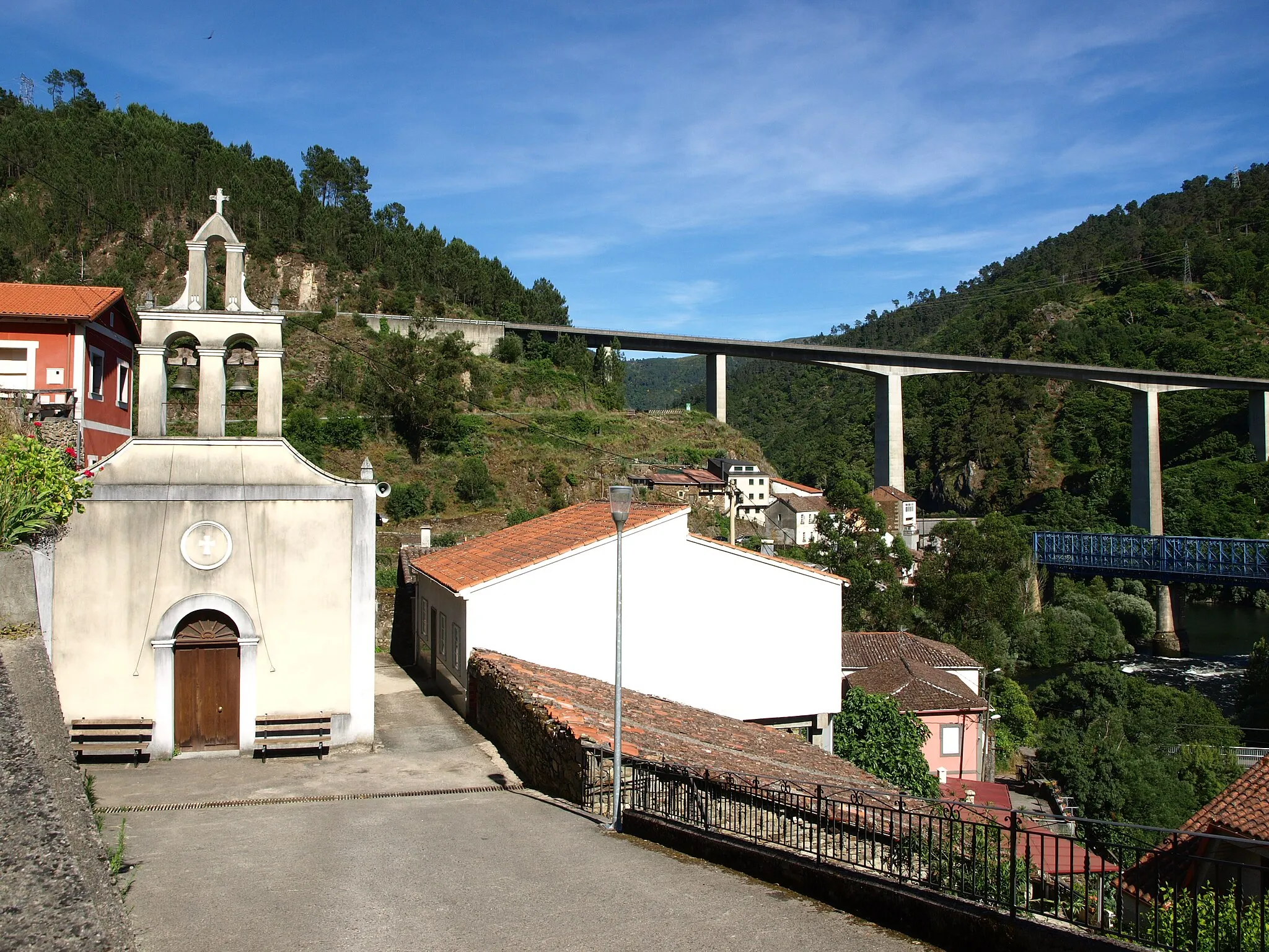 Photo showing: Capela en Os Peares.