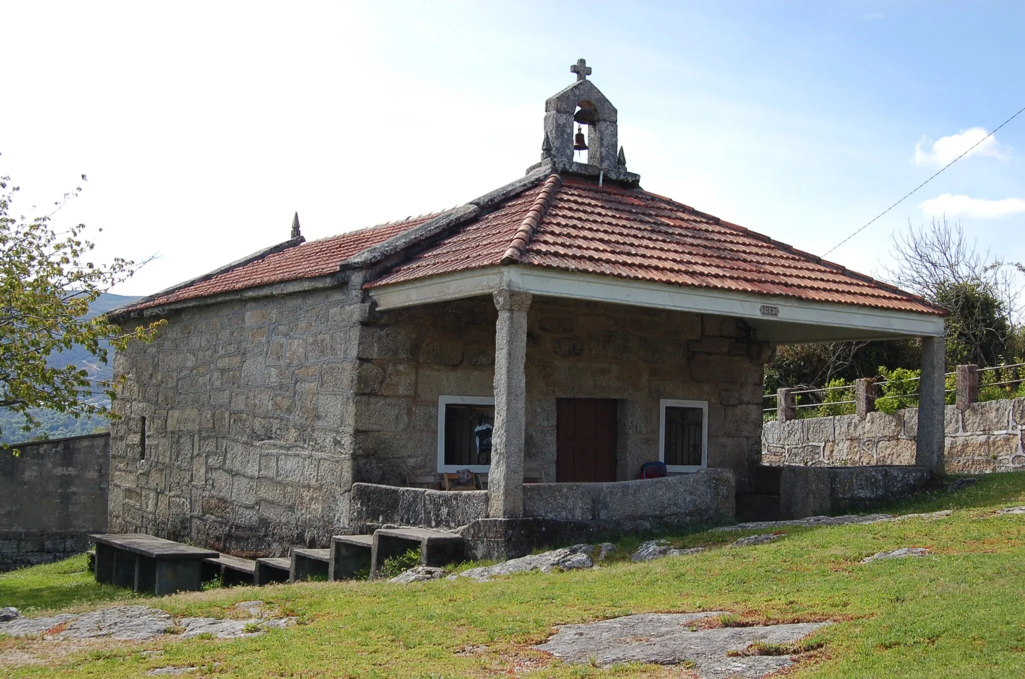 Photo showing: Capela na aldea de San Vicenzo, na parroquia de Avión, no concello de Avión