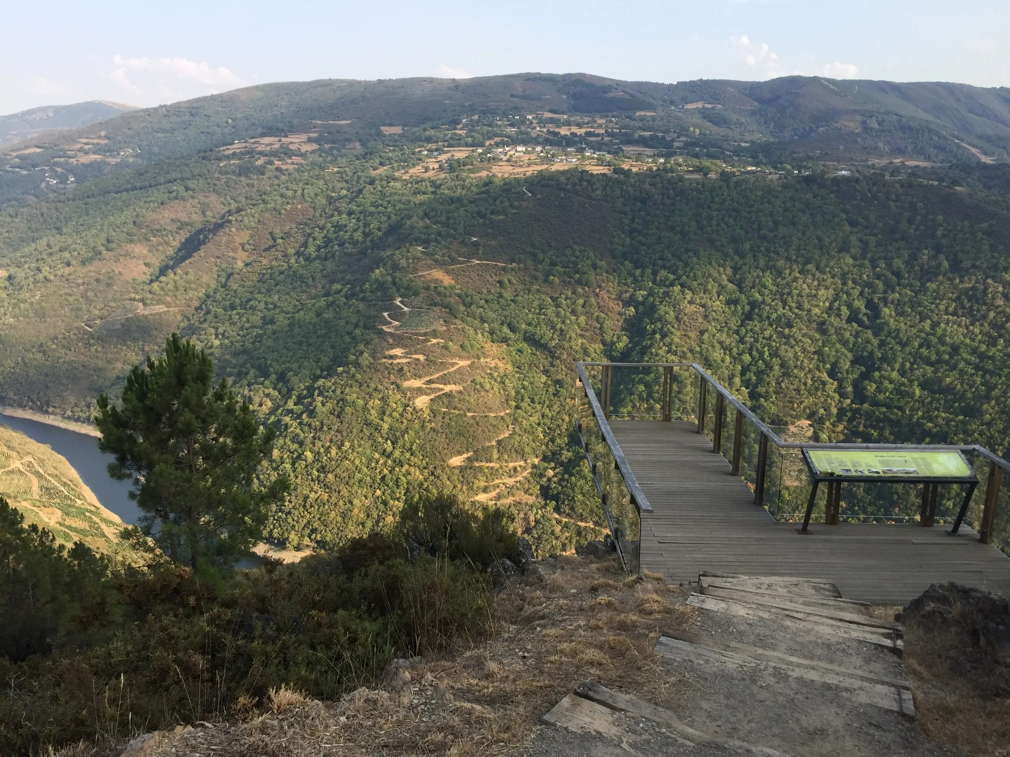 Photo showing: Mirador de A Capela, en el Cañón del Sil. En Vilachá, municipio de A Pobra do Brollón (Lugo, España).