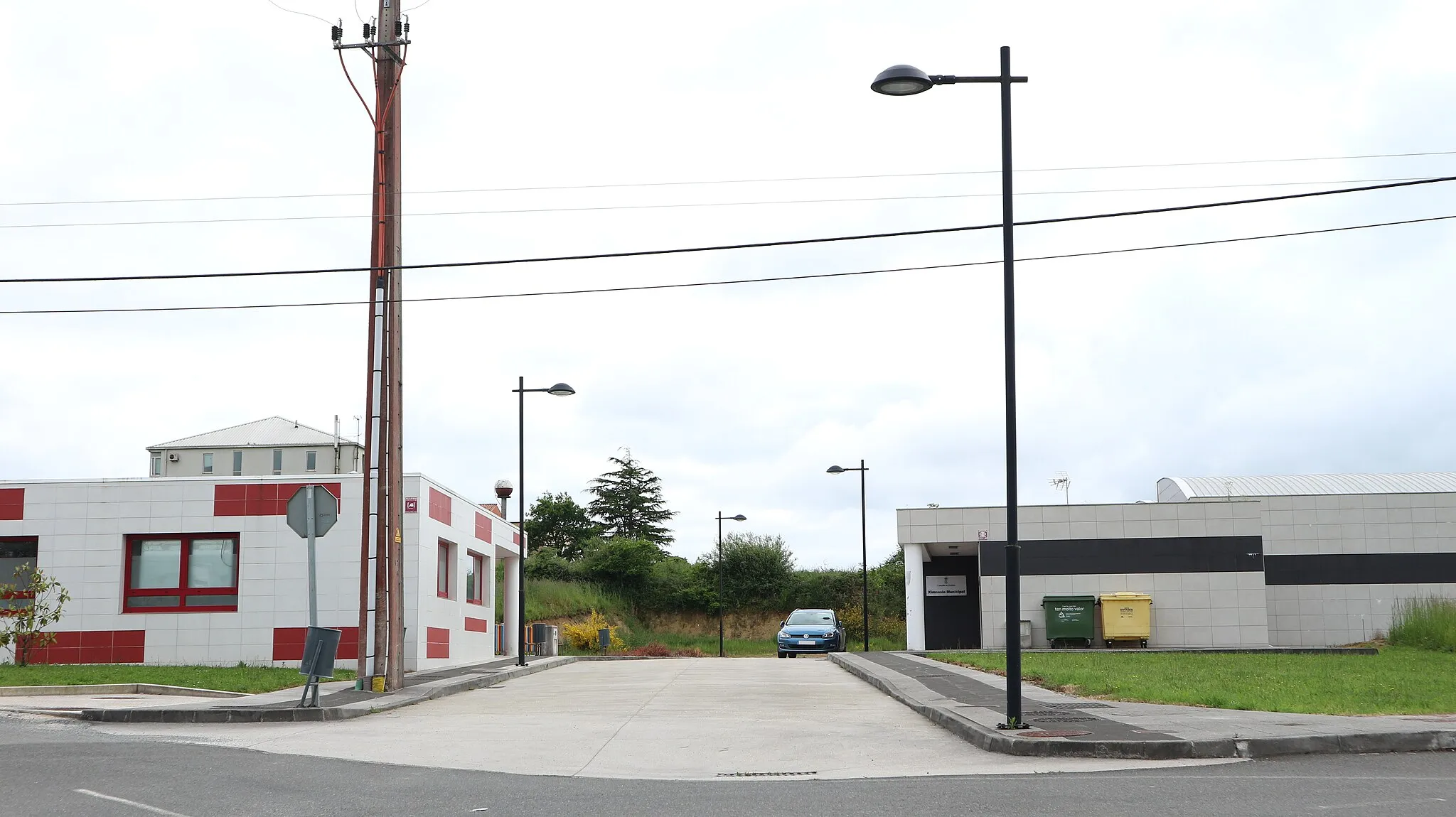 Photo showing: Escola infantil e ximnasio. A Pontepedra, Cabaleiros, Tordoia.