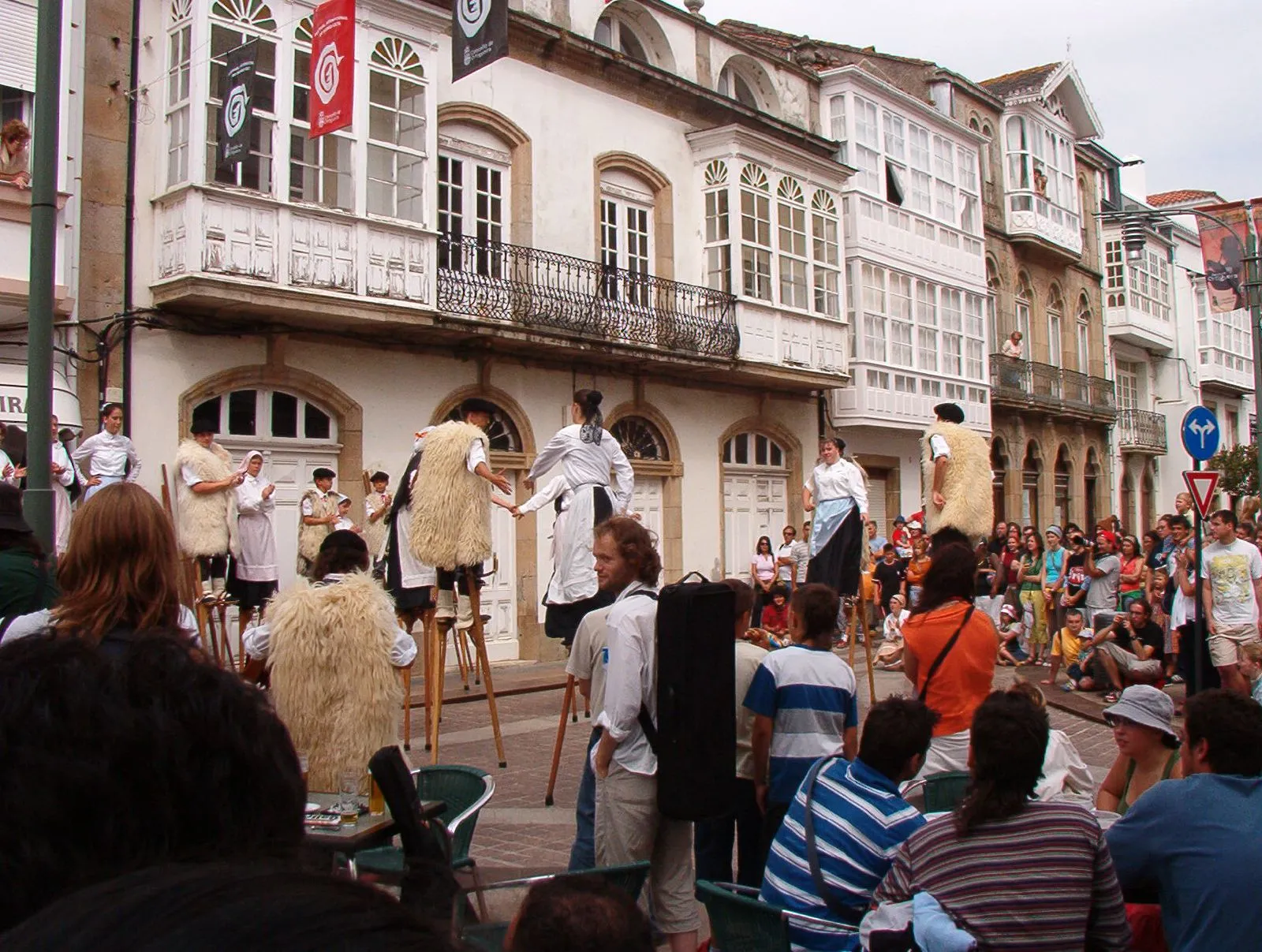 Photo showing: Xigantes durante o Festival da música celta de Ortigueira, Galiza 'Zancudos'