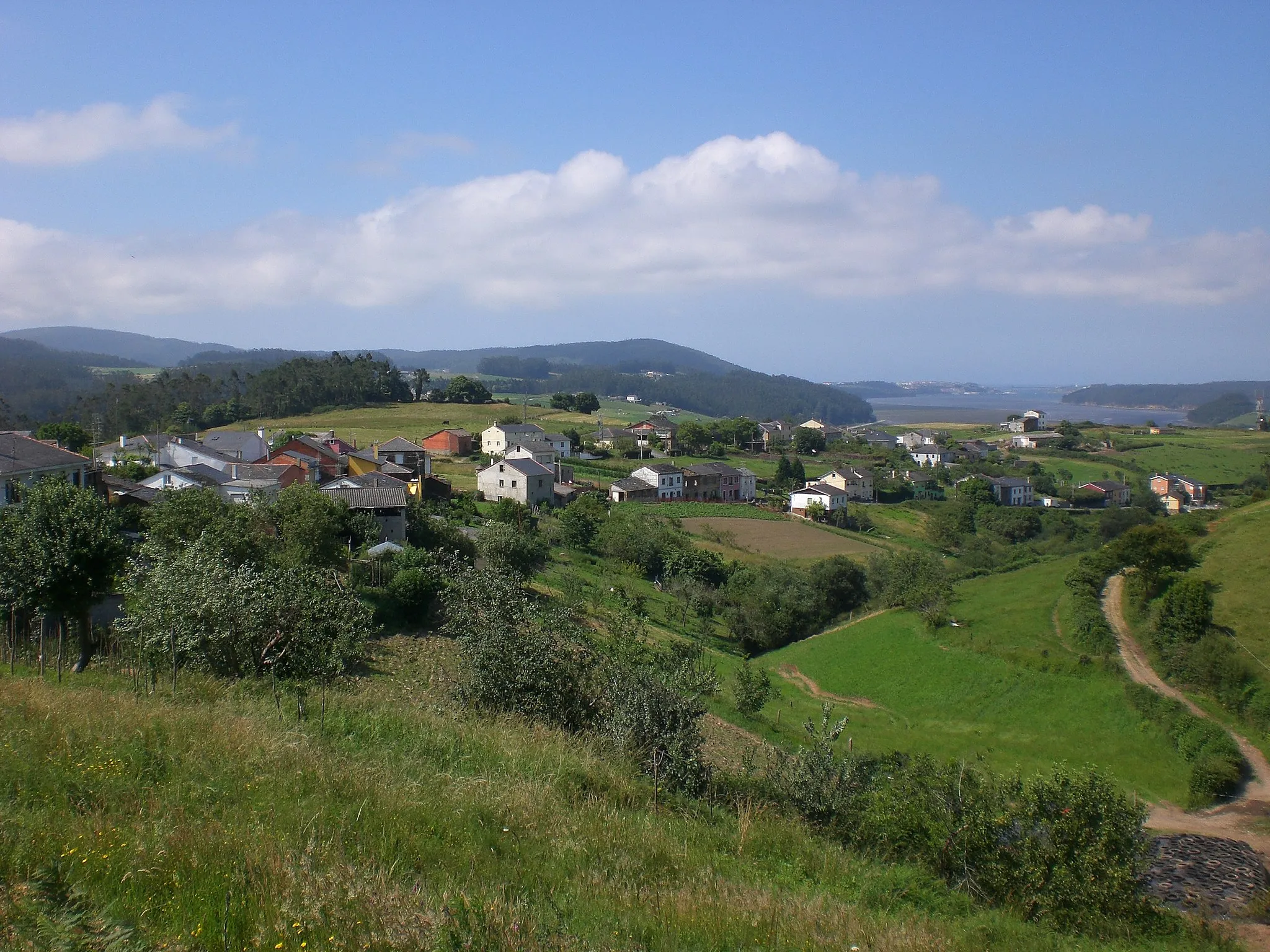 Photo showing: Vista del pueblo de Miou, en Vegadeo (Asturias)