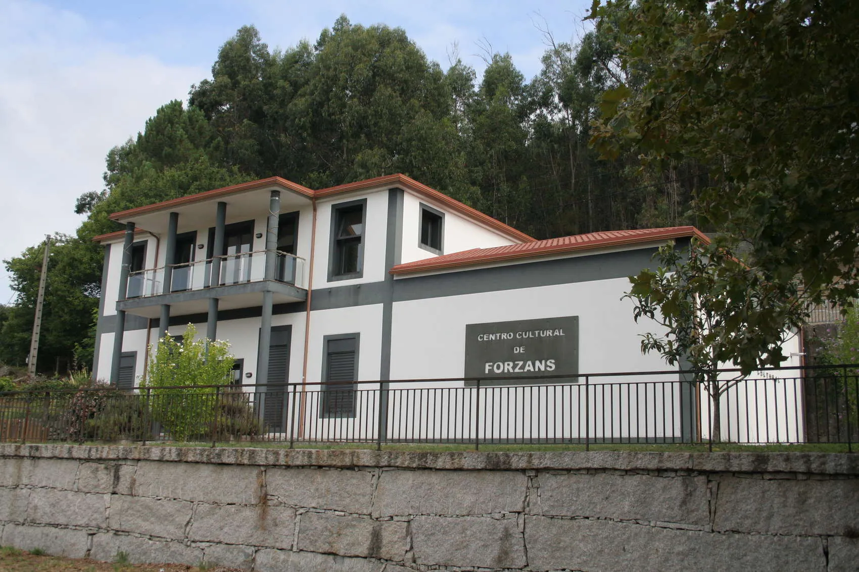Photo showing: Cultural Center in Forzáns, Ponte Caldelas (Spain)