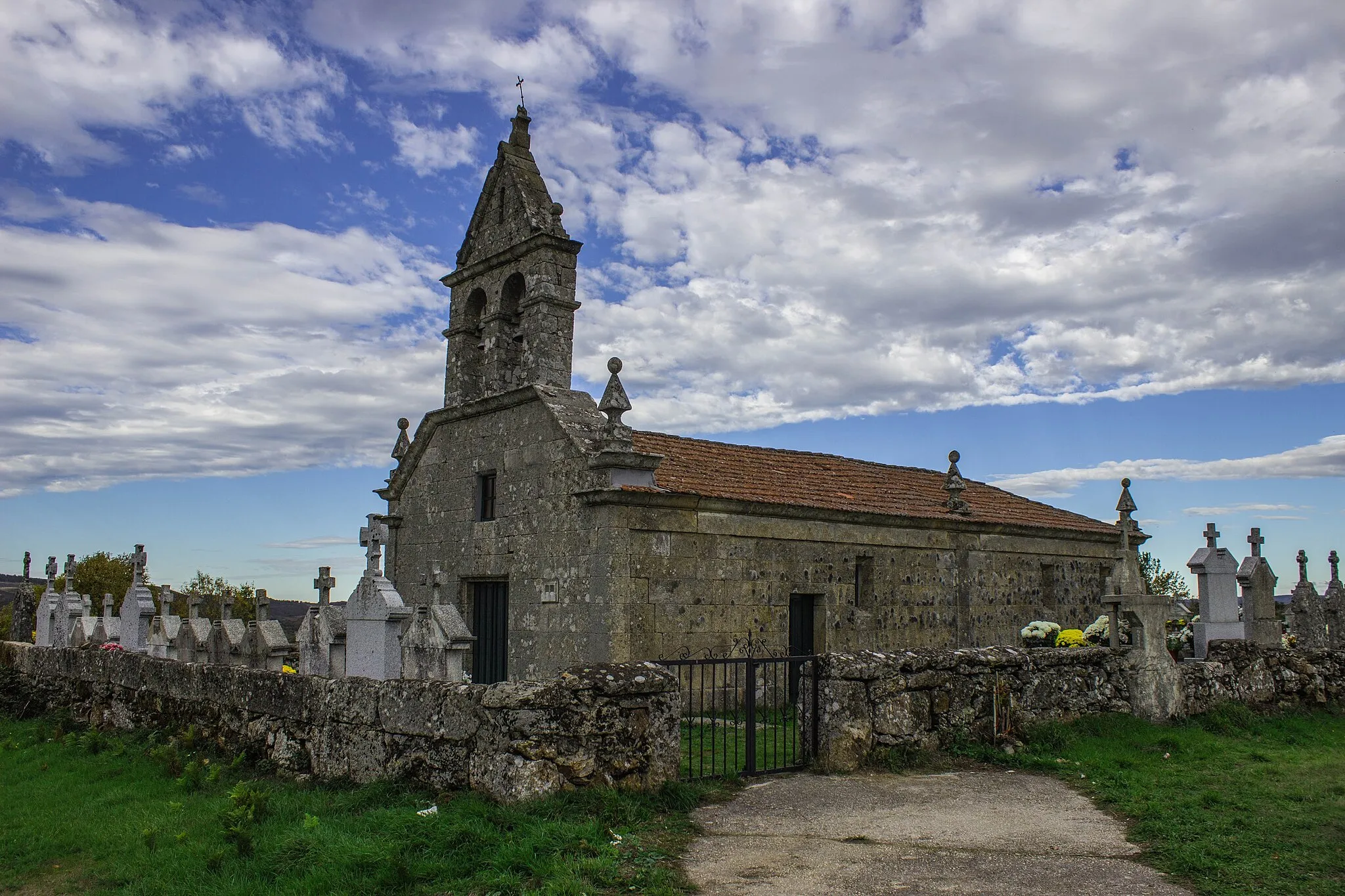 Photo showing: Iglexia de San Martiño ubicada en Candás que pertence ó Concello de Rairiz de Veiga na provincia de Ourense.