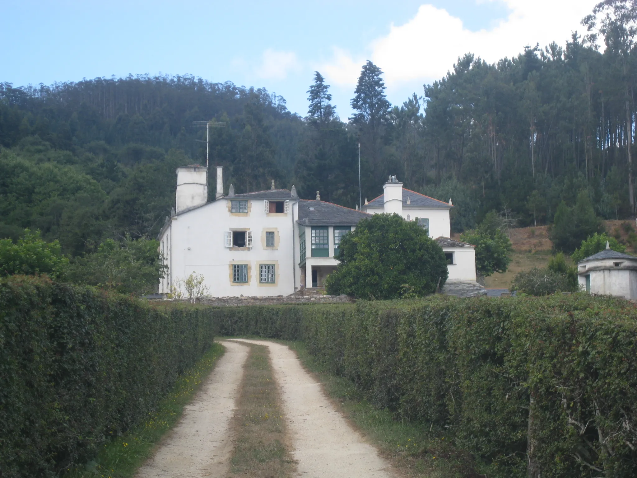Photo showing: Vista exterior do Pazo de Fontao, propiedade dos condes de Fontao, na parroquia de Santa Cilla (Foz, Lugo, España).