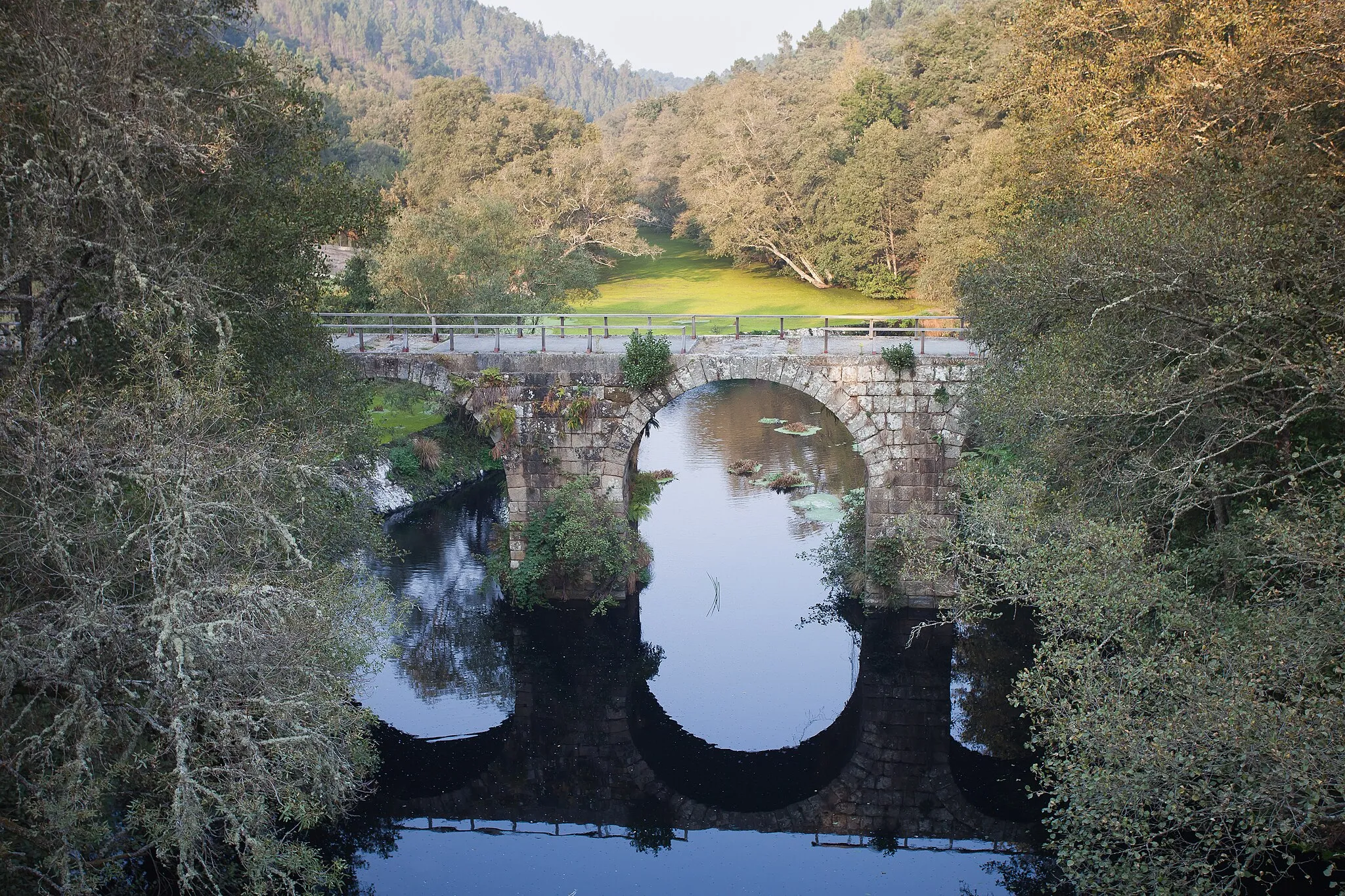 Photo showing: Bridge of Freixo, Arnoia. Arnoia river, Celanova, Galicia (Spain)