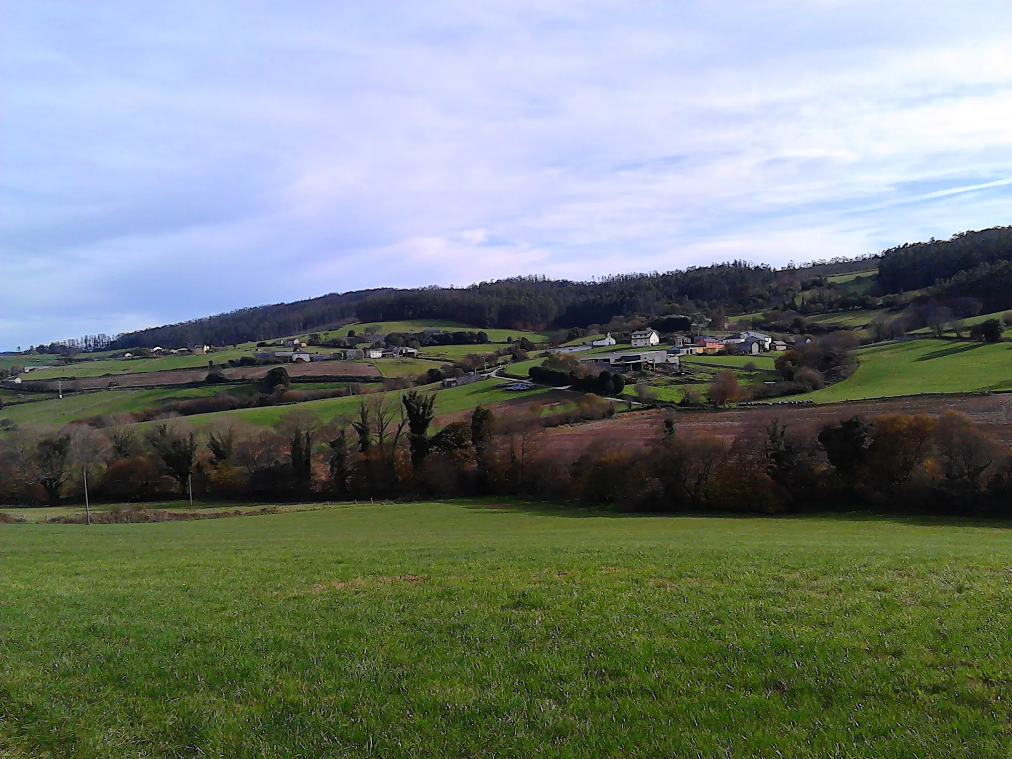 Photo showing: Vista de Vilamartín Pequeno dende Vilamartín Grande (Cabarcos, Barreiros).