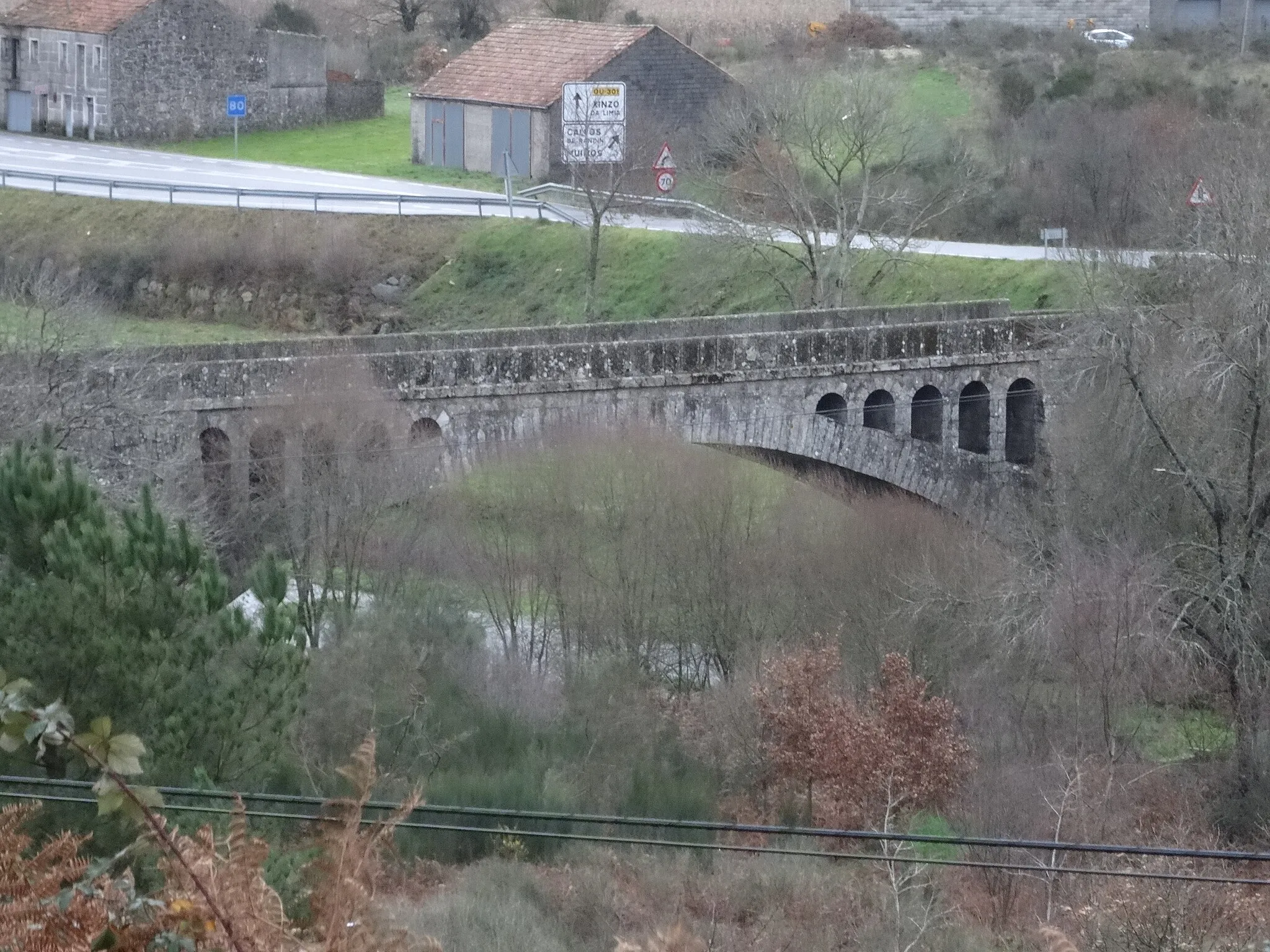 Photo showing: Ponte sobre o río Lima preto do lugar da Ponte Liñares na parroquia de Güín, Bande, Ourense.