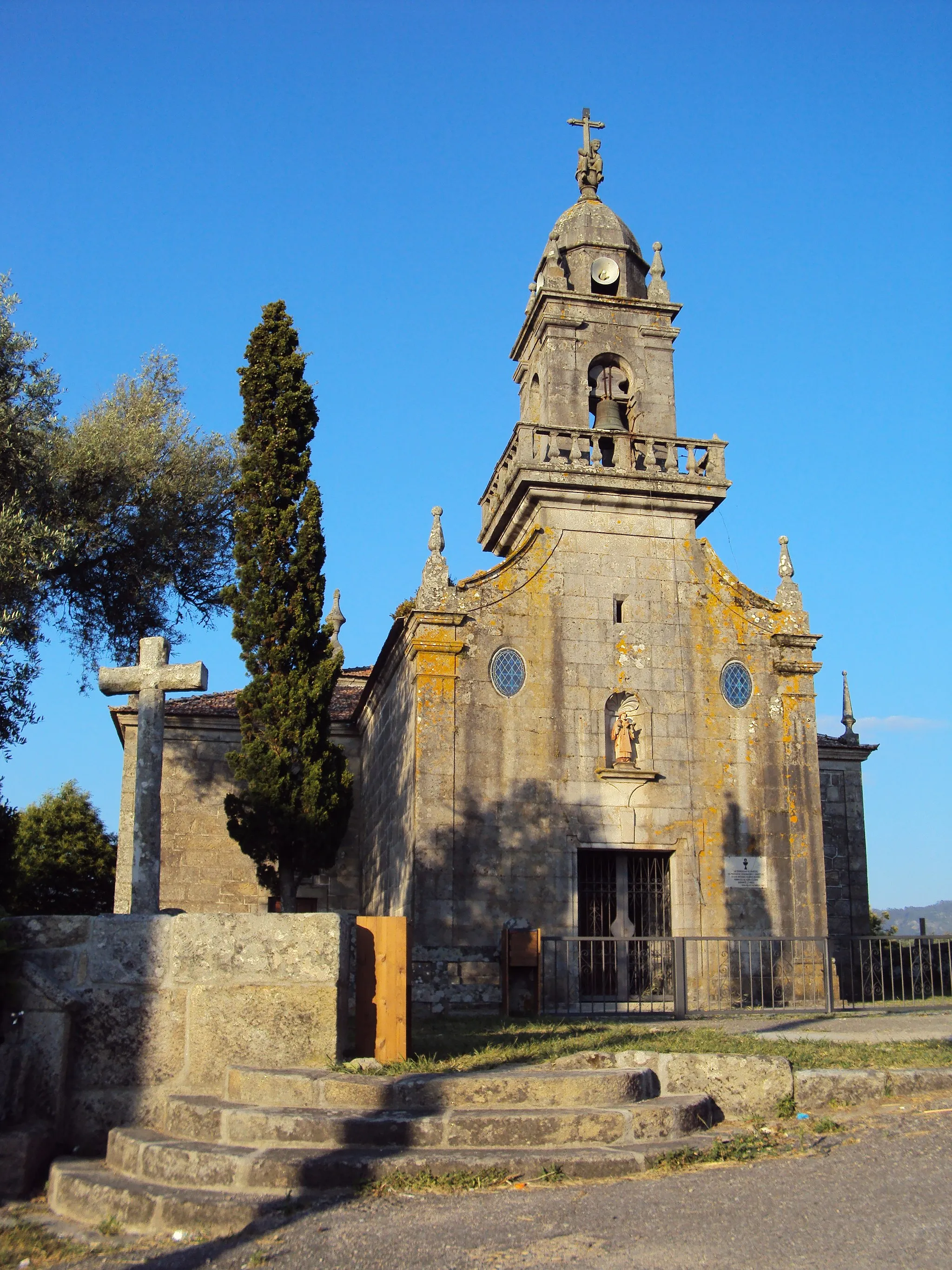 Photo showing: Iglesia parroquial de San Vicente de Mañufe en Gondomar, Galicia.
