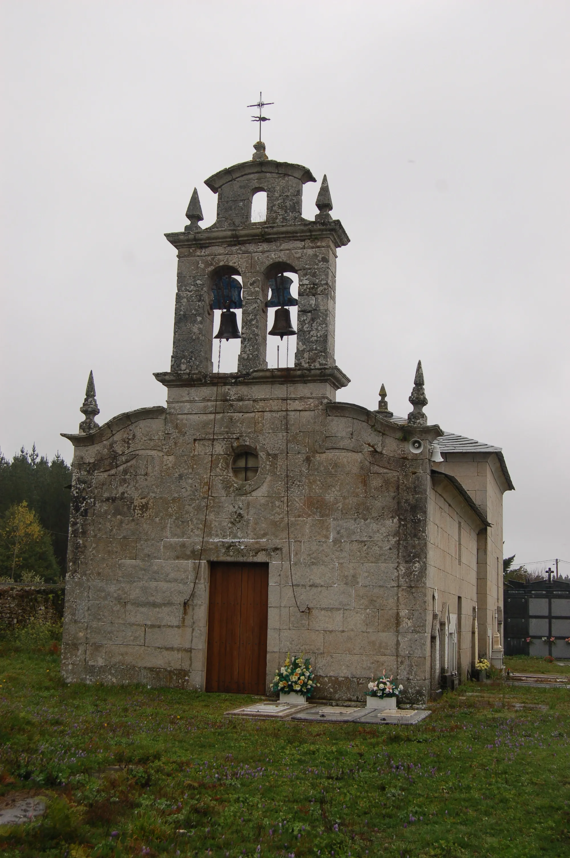 Photo showing: Vista xeral da igrexa parroquial de Vilachá de Mera (Lugo)