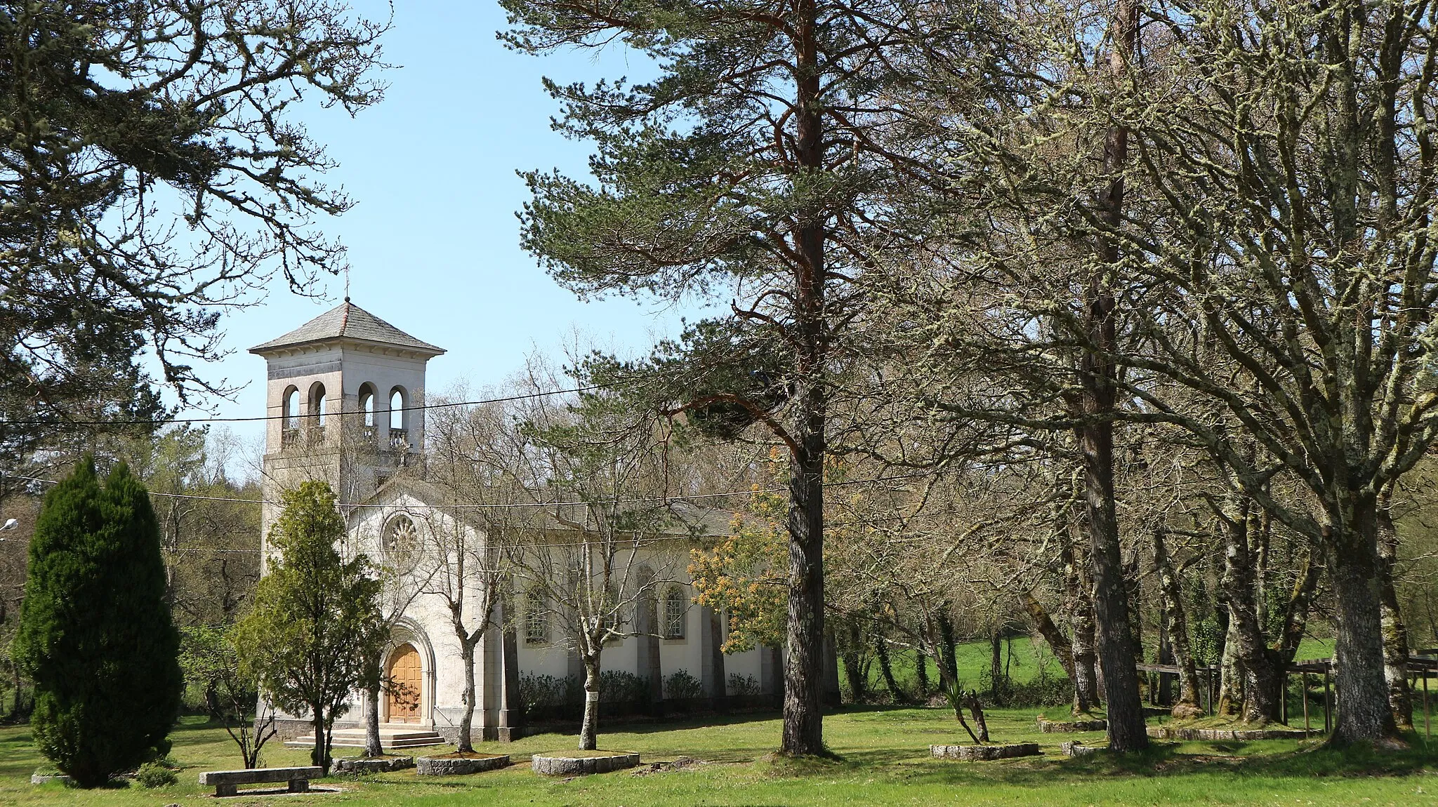 Photo showing: Igrexa e balneario de Pardiñas. Pardiñas, Lagostelle, Guitiriz.