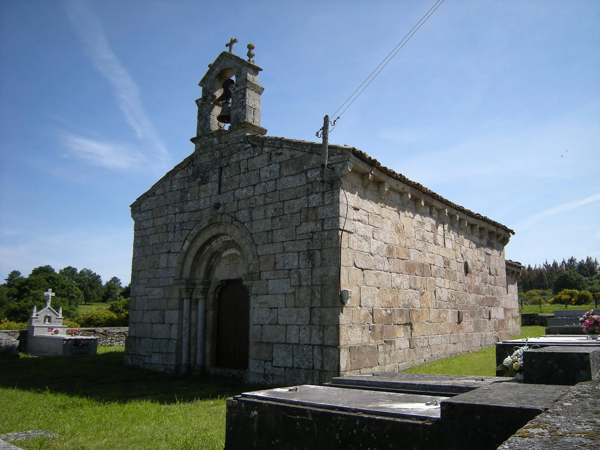 Photo showing: Church of rural romanic style of a single ship, probably builded at the second half of XII century