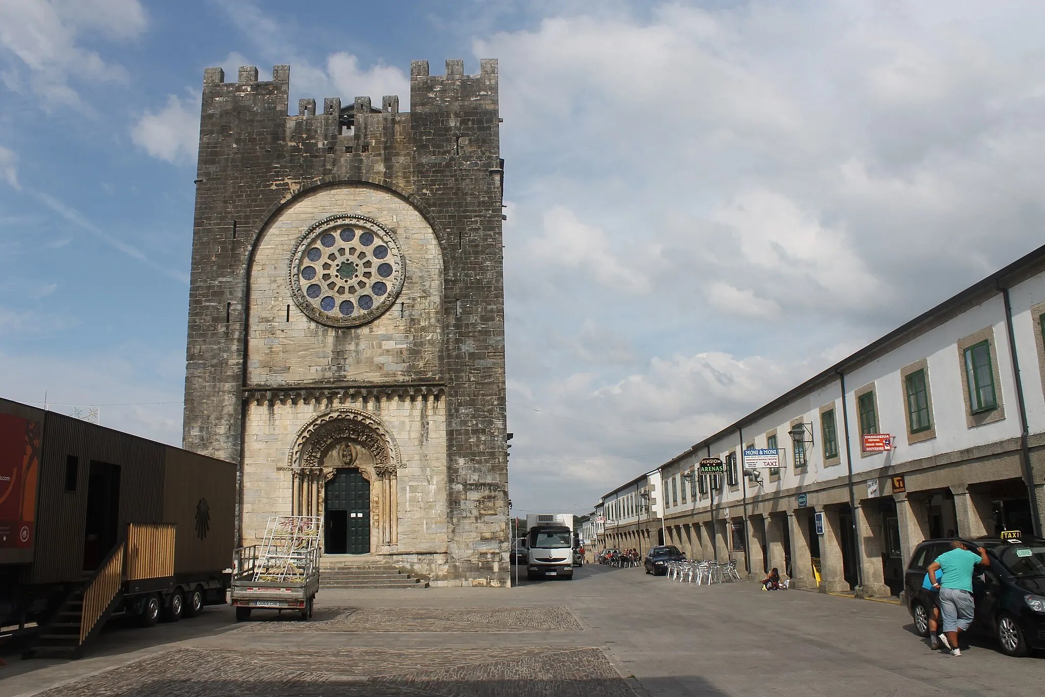 Photo showing: Church of St. Nicholas in Portomarín, Spain