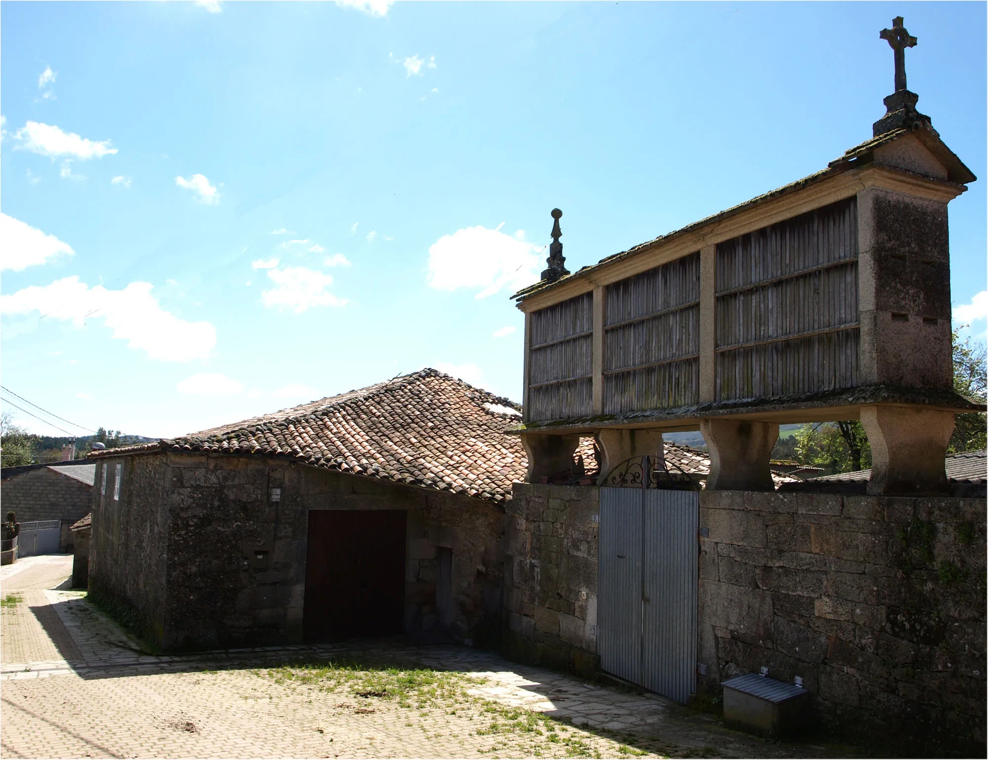 Photo showing: Hórreo de Lebesende. Parroquia de Queixeiro (Antas de Ulla)