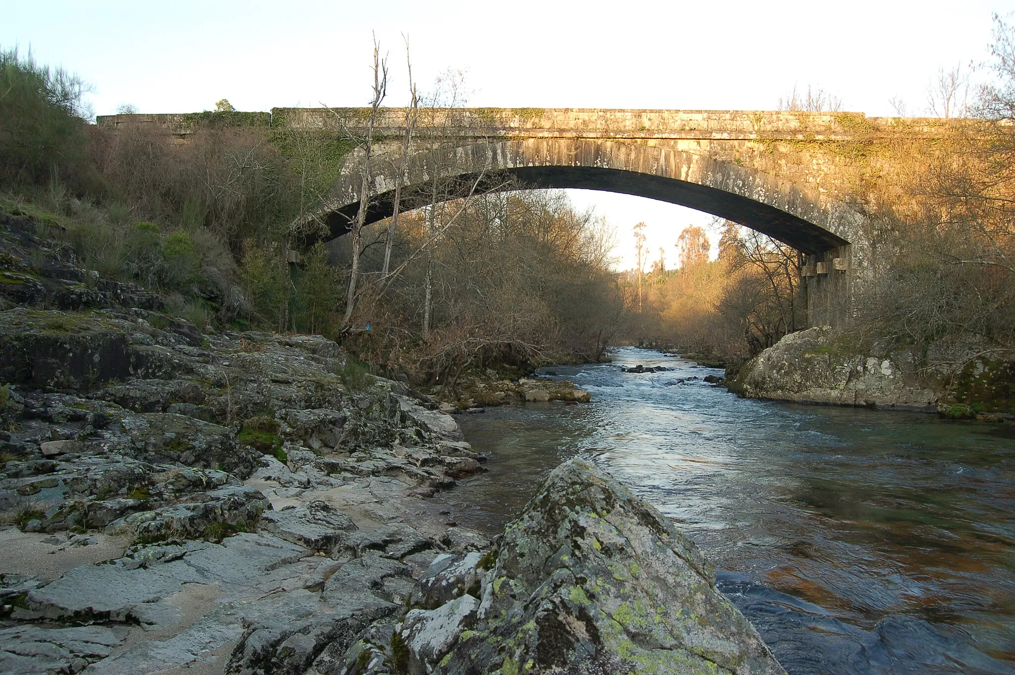 Photo showing: Río Tea en Ponteareas, entre as parroquias de Fozara e Pías