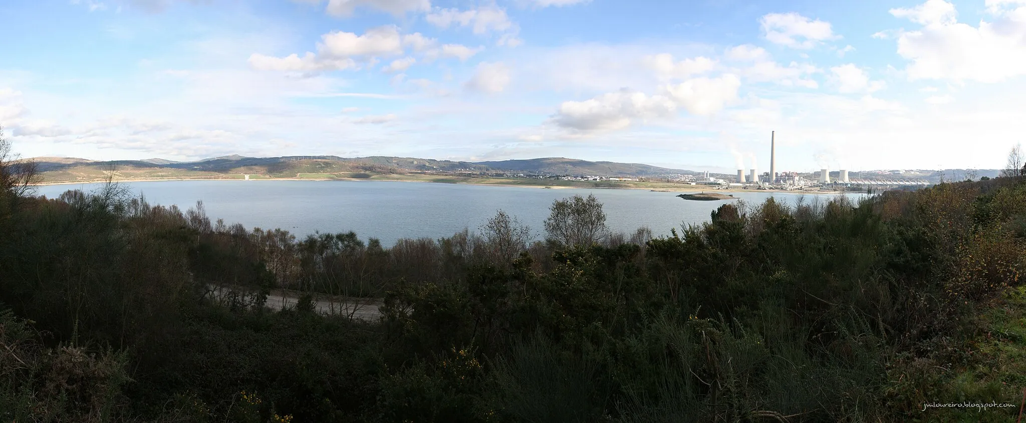 Photo showing: Panorámica do lago da mina de As Pontes