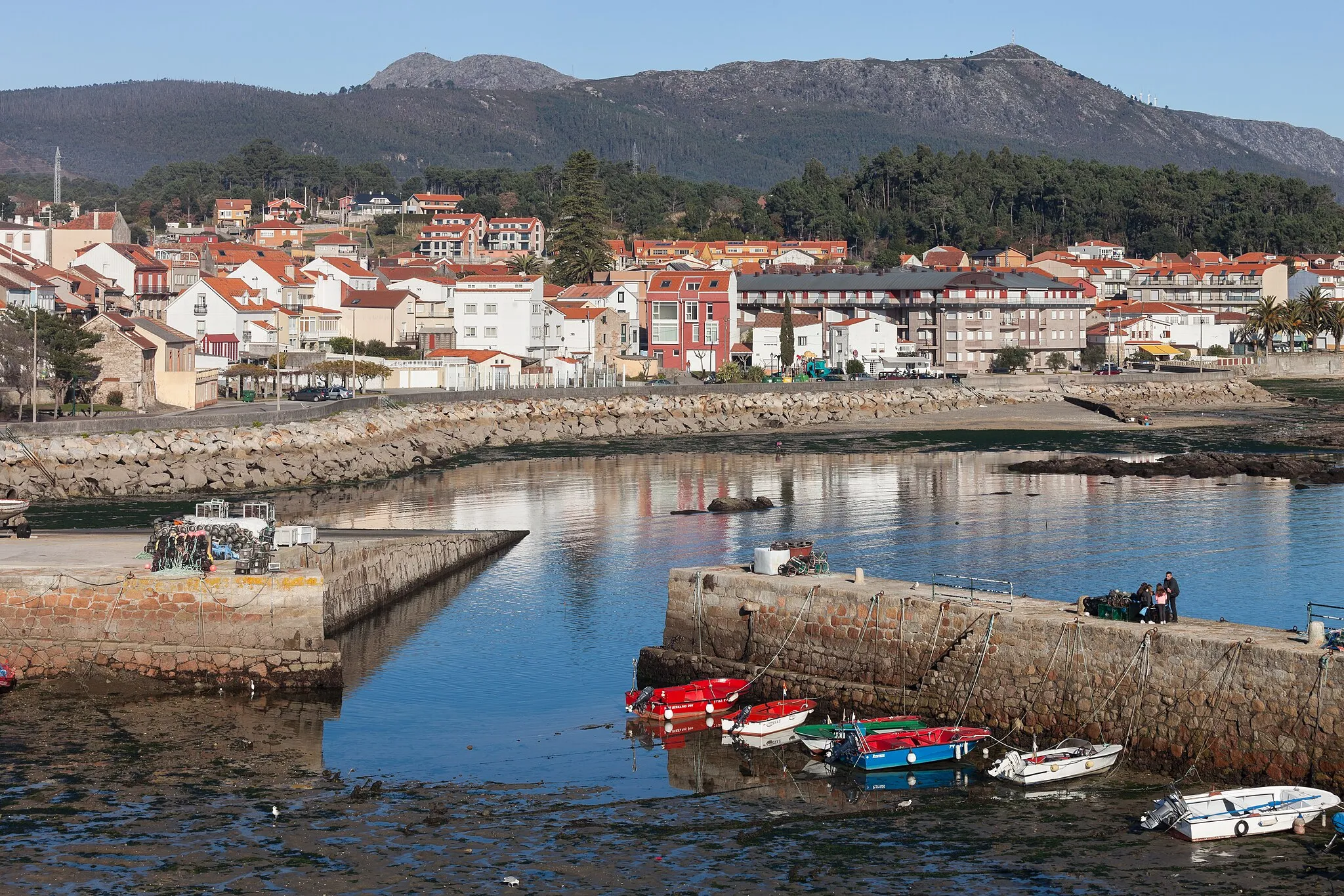 Photo showing: Port of Palmeira, Ribeira, Galicia (Spain).