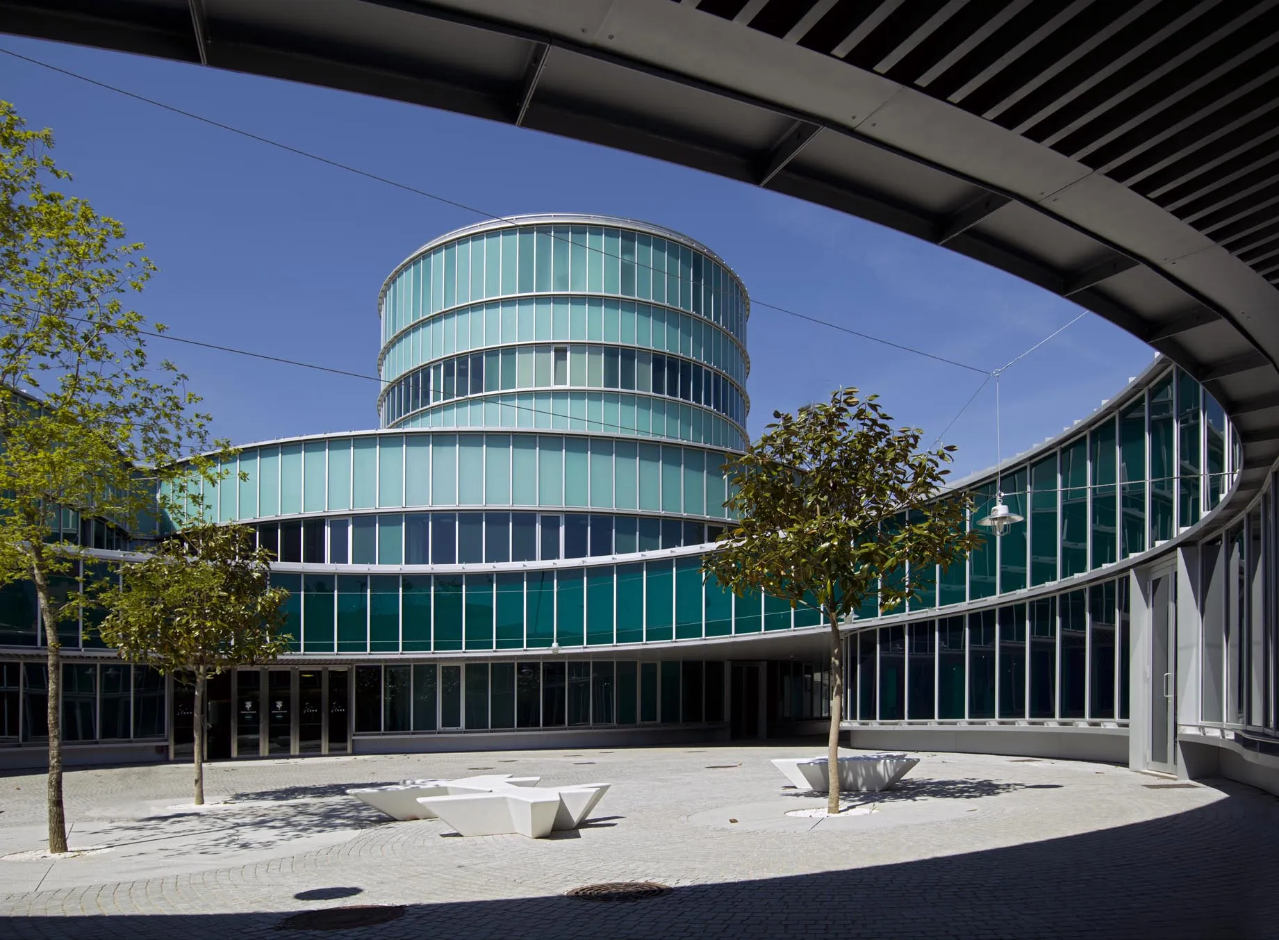 Photo showing: Lalín Town Hall by Mansilla+Tuñón, picture taken from the patio.