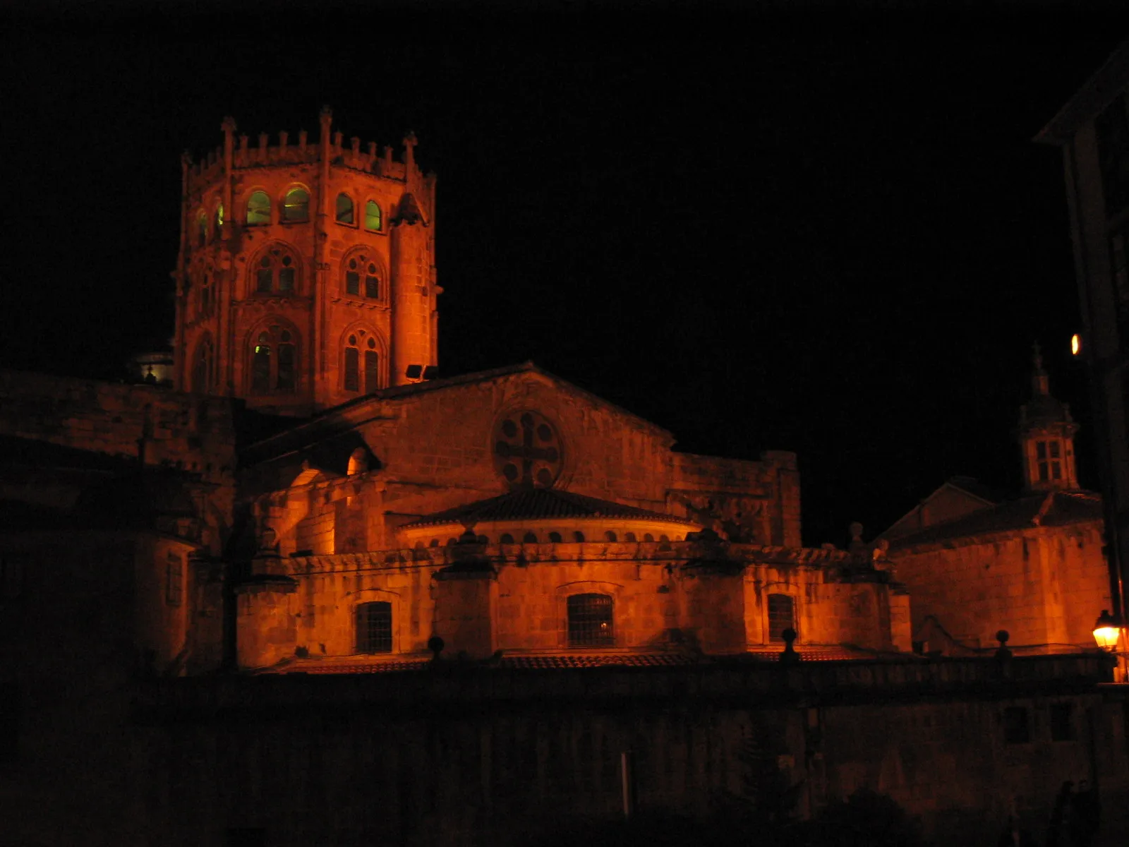 Photo showing: Vista nocturna de la Catedral de Ourense desde la Plaza del Corregidor