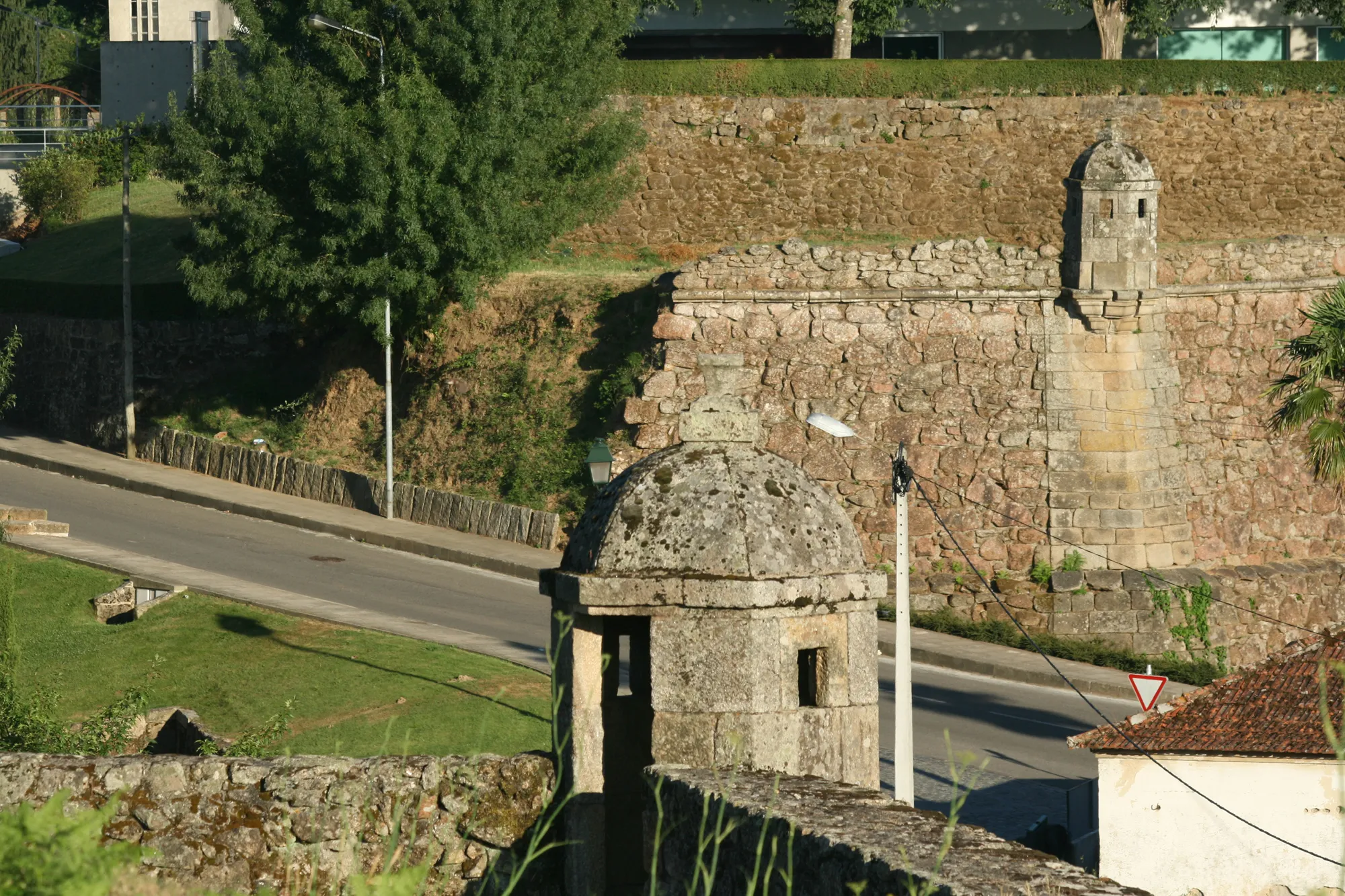 Photo showing: Fortaleza de Monção, en el norte de Portugal, junto a la frontera con España.
Fortress of Monção

Fortress of Monção, in northern Portugal, near the border with Spain.