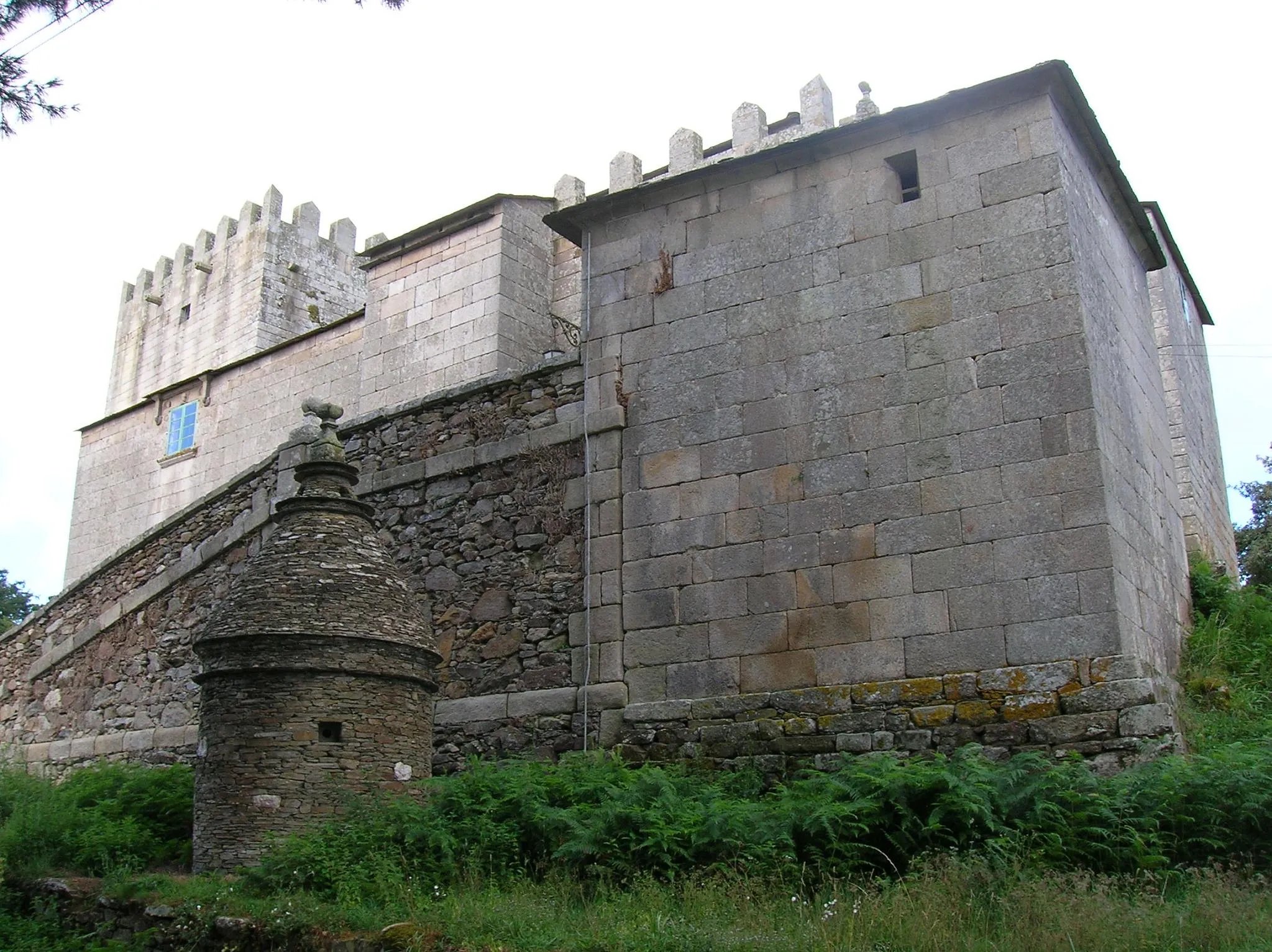 Photo showing: La fortaleza de San Paio de Narla, también conocida como Torre de Xía, se encuentra en el municipio de Friol (Lugo).