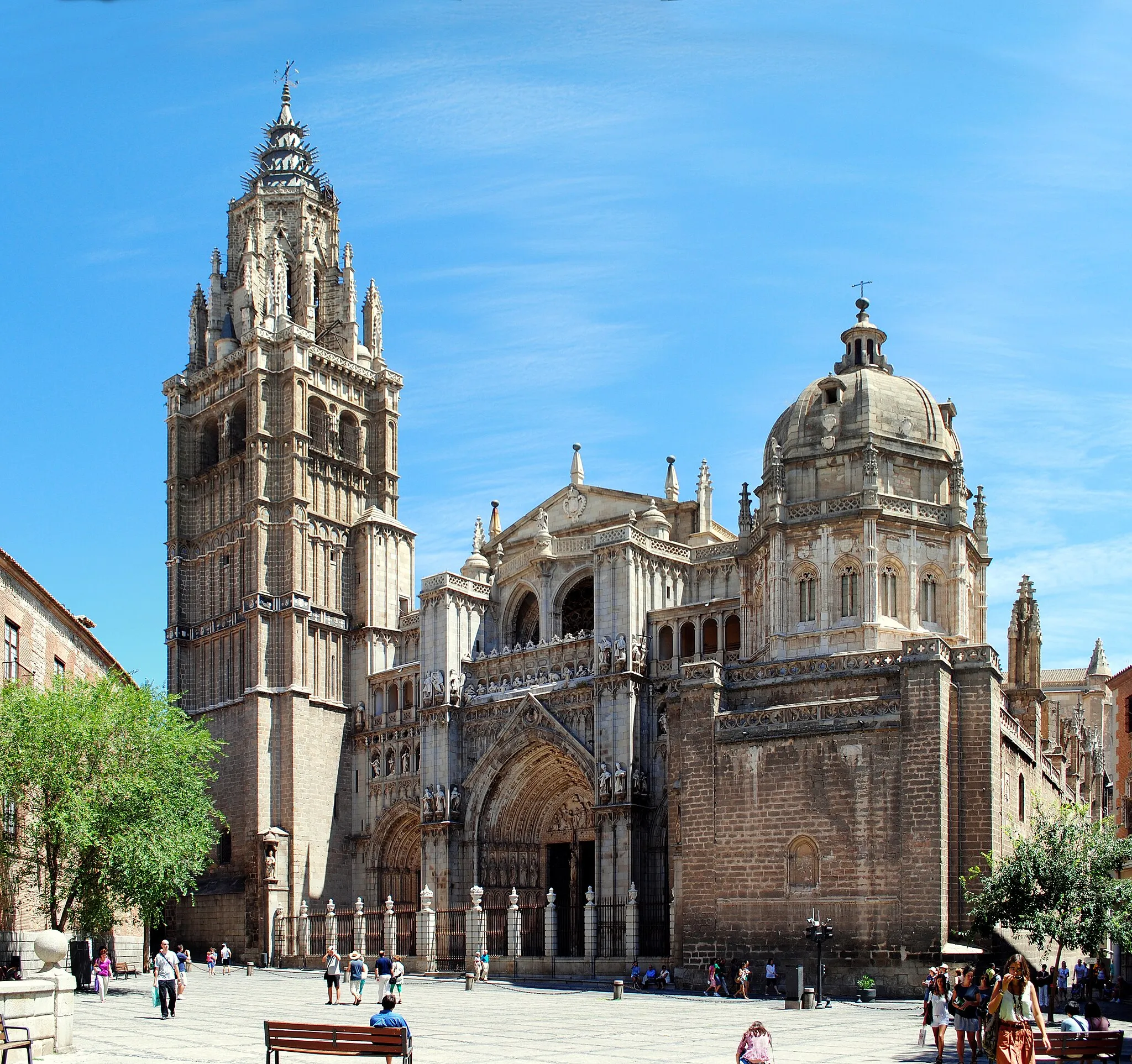 Photo showing: Toledo Cathedral, from the Plaza del Ayuntamiento.
