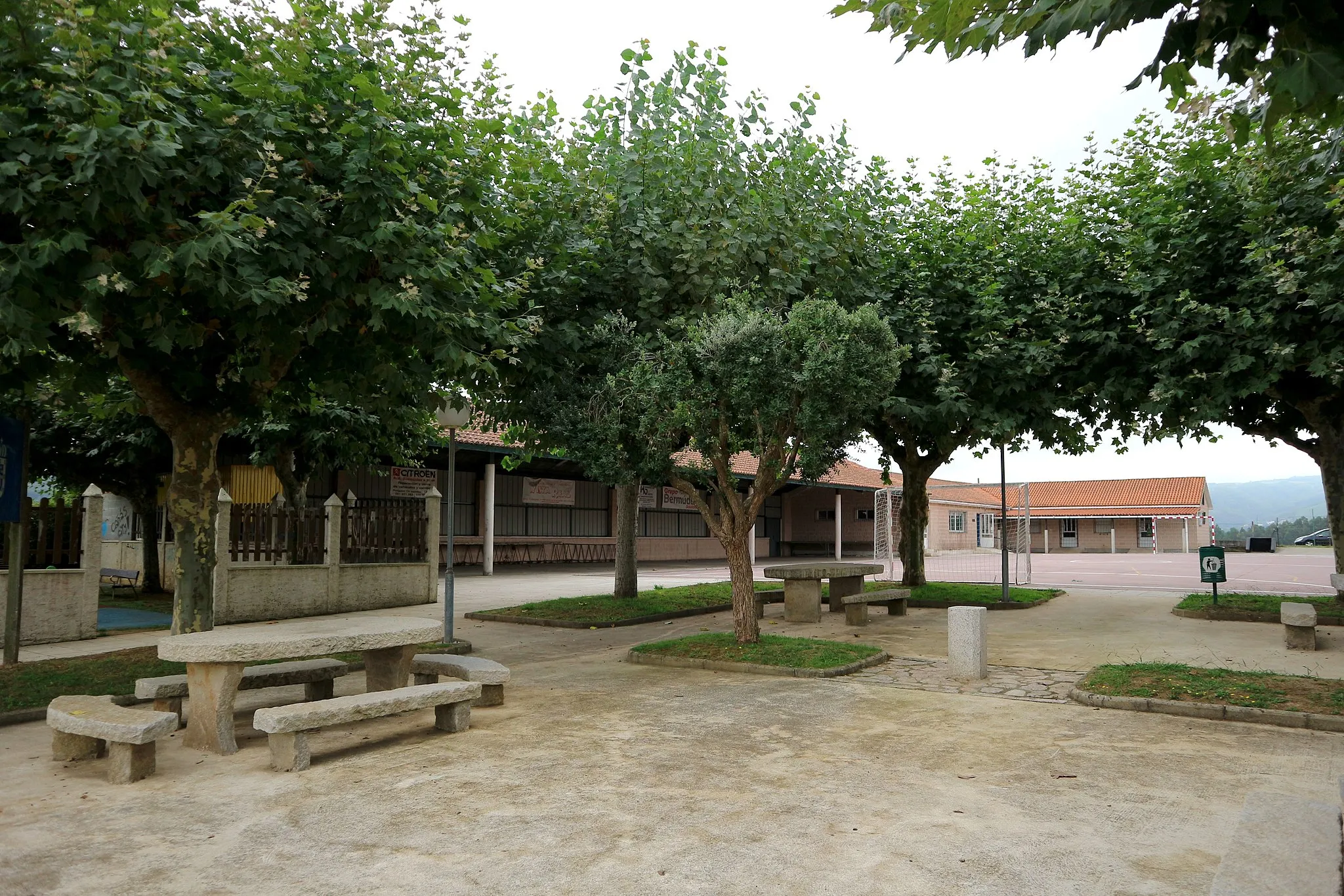 Photo showing: Campo da festa, parque infantil e centro social na Atalaia, Cañás (Carral, A Coruña).