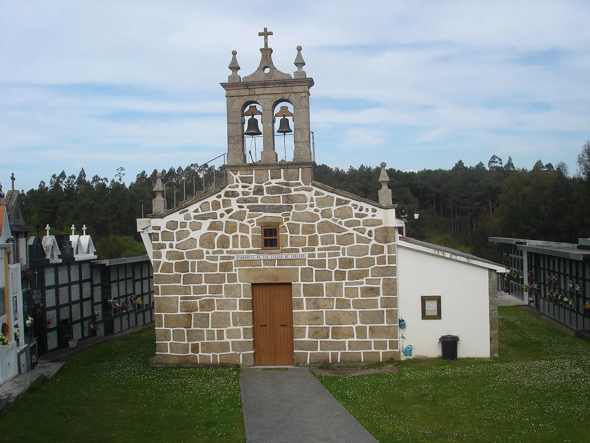 Photo showing: Igrexa de Sergude, no concello de Carral.