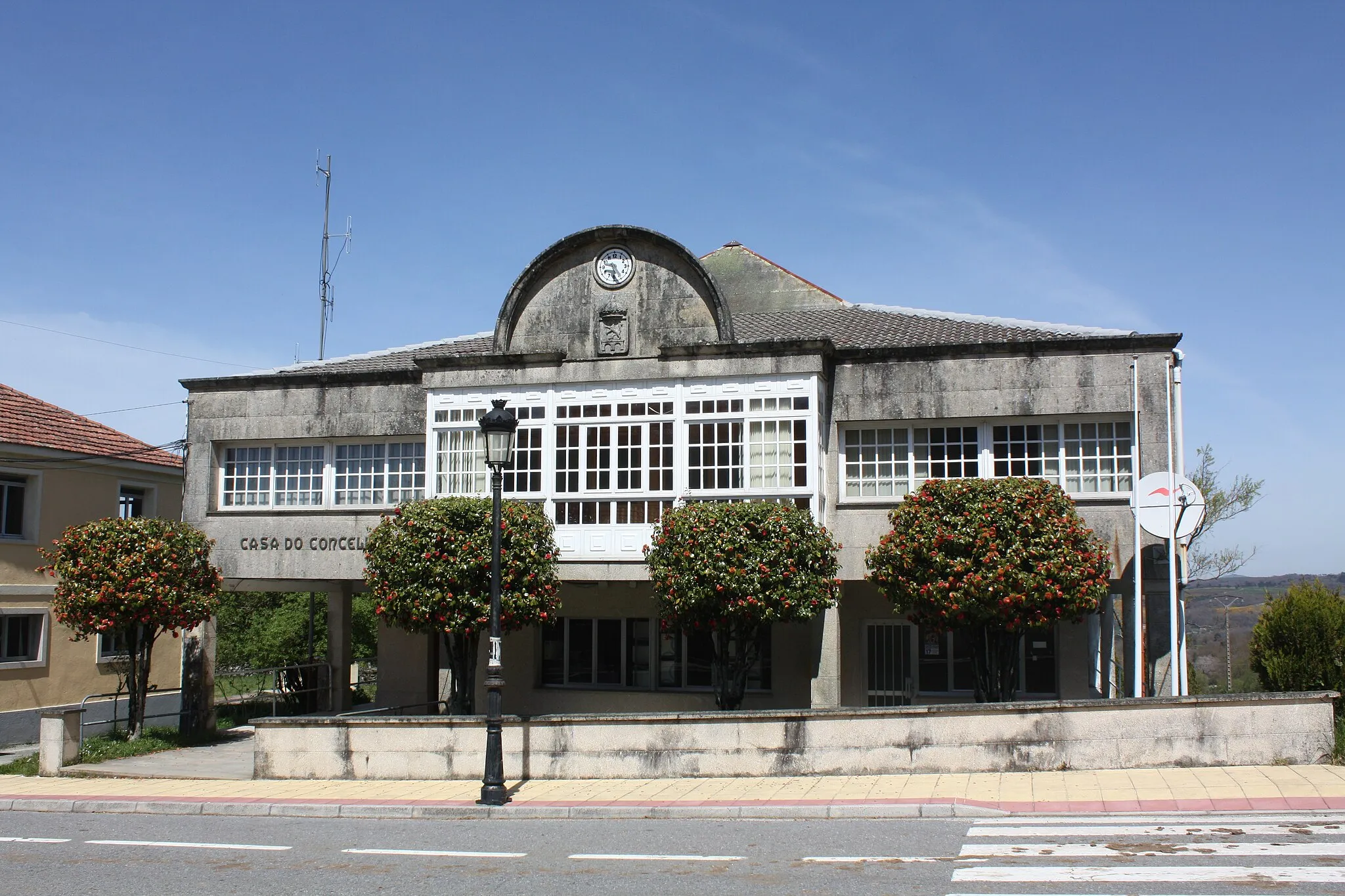 Photo showing: Casa do Concello de Dozón (Pontevedra)