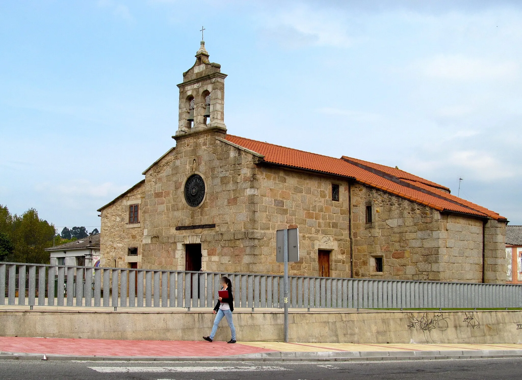 Photo showing: Culleredo - Iglesia parroquial de Santiago de O Burgo,  data del siglo XI y es de estilo románico, en Culleredo (A Coruña), Galicia, España.