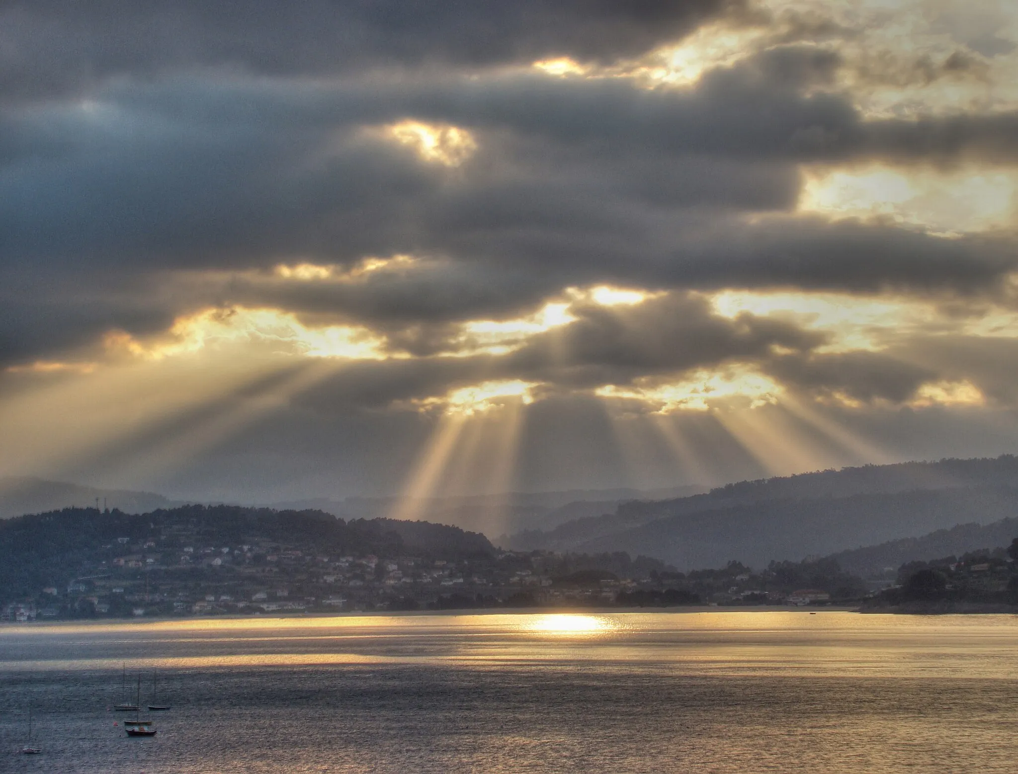 Photo showing: Amanece en Sada - A Coruña