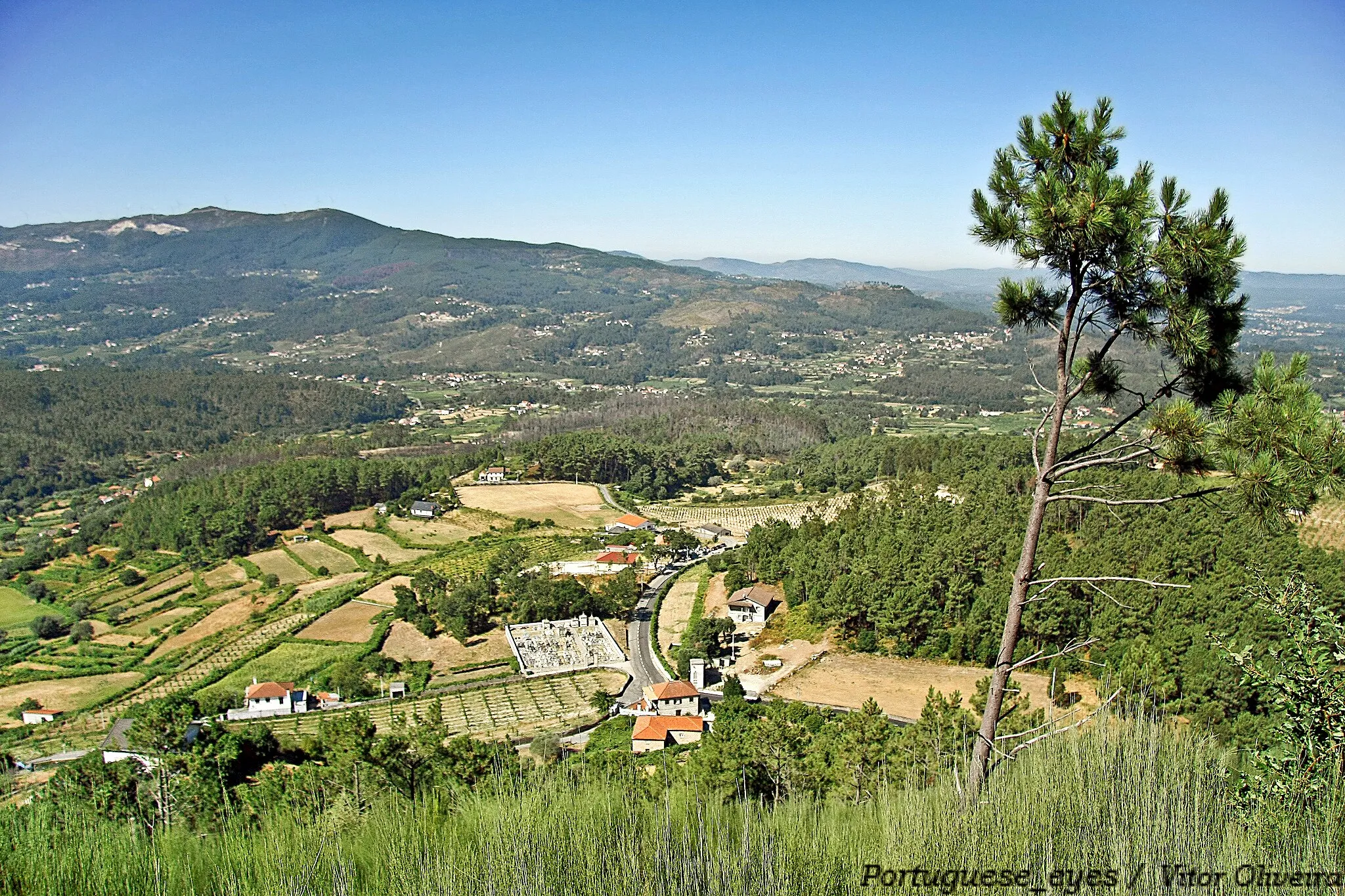 Photo showing: Vista do Miradouro da Senhora da Graça - Badim - Portugal