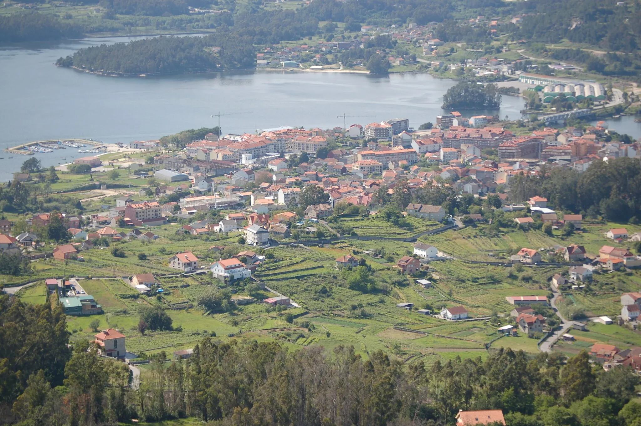 Photo showing: Vista xeral de Arcade (Soutomaior) desde o monte da Peneda (O Viso, Redondela)