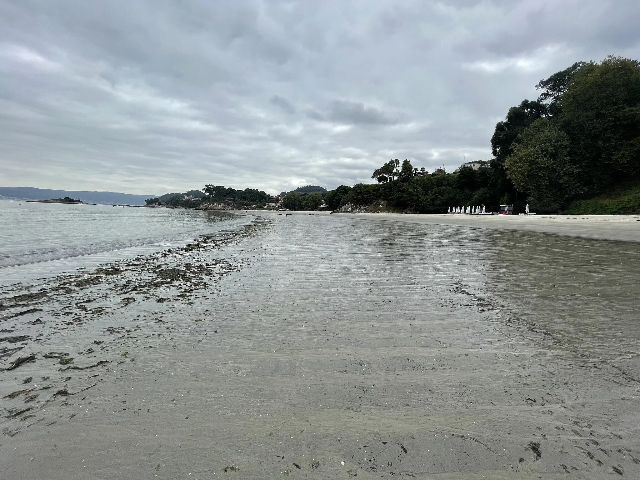 Photo showing: Vista da praia en baixamar con pouca oleaxe