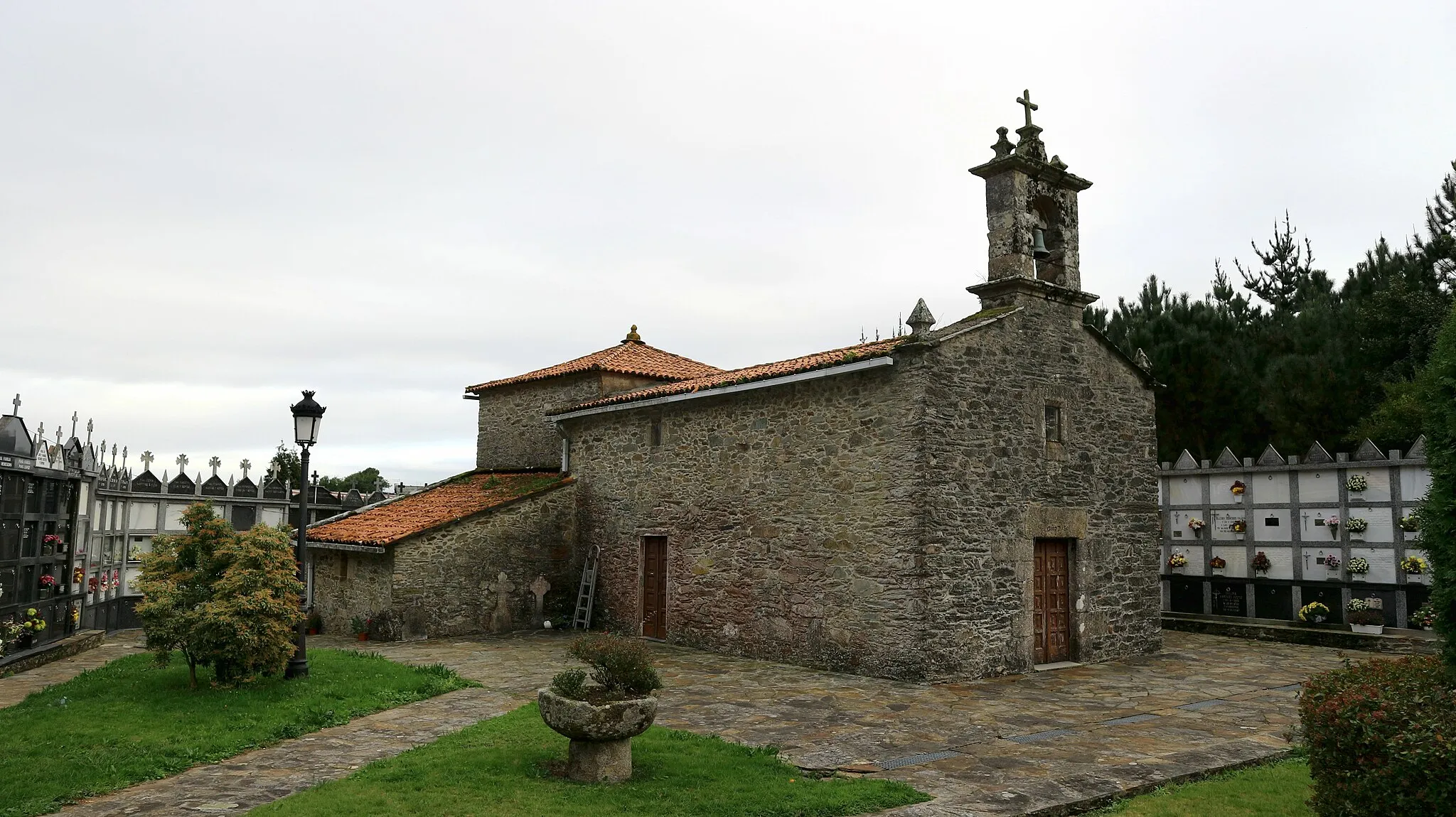 Photo showing: Igrexa de San Pedro de Vizoño. En Vizoño, Abegondo.