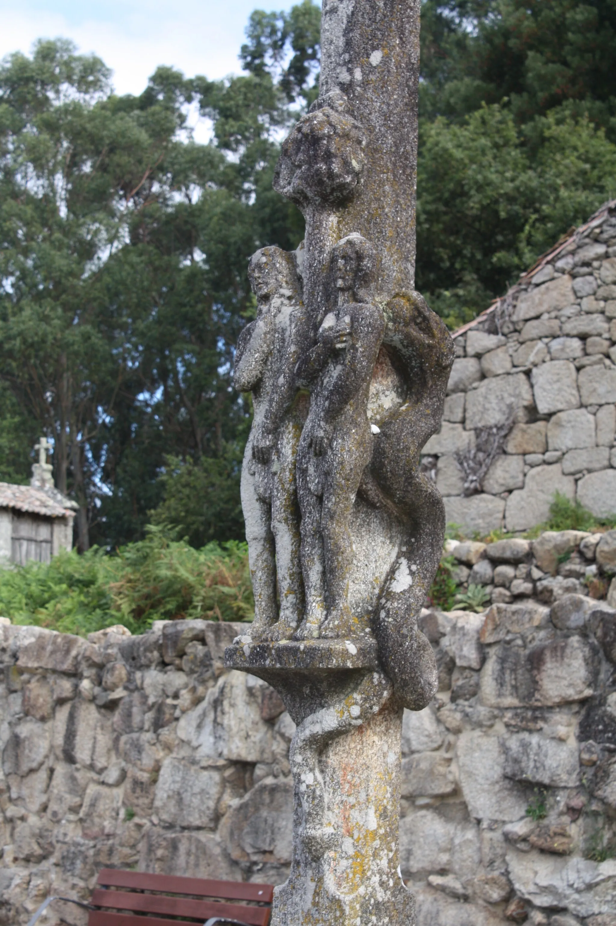 Photo showing: Figuras de Adán e Eva no cruceiro de Santa Cristina de Covas, en Meaño (Pontevedra)